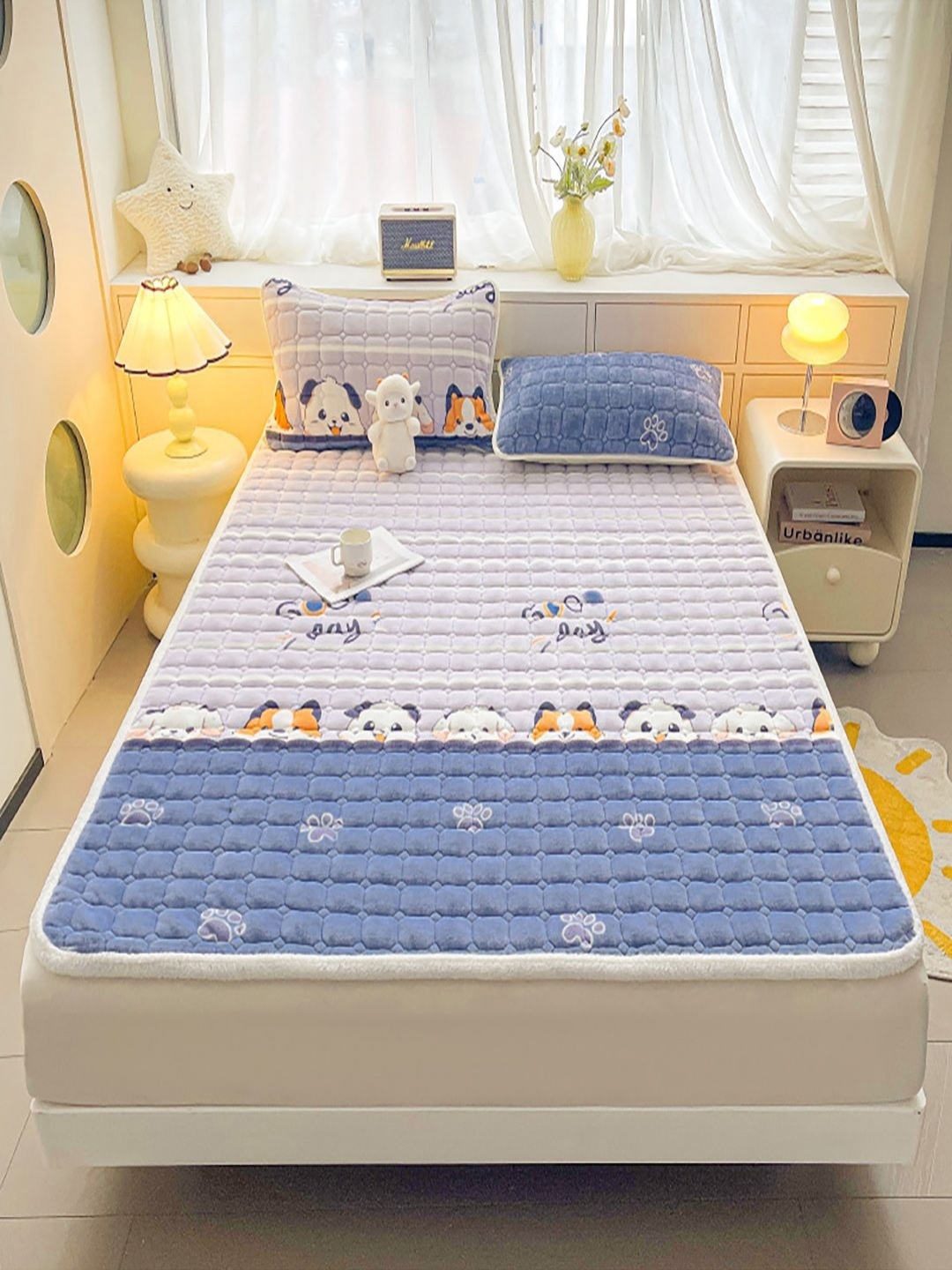 

JC HOME Grey & White Graphic 150 TC King Bedsheet with 2 Pillow Covers