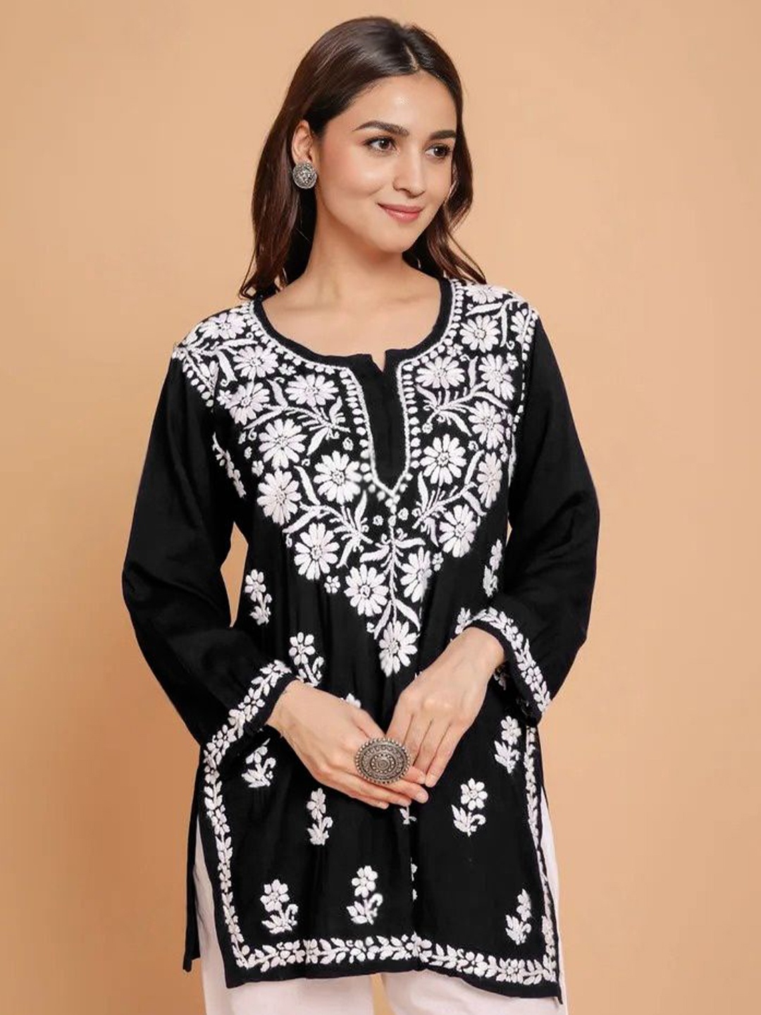 

Moda Rapido Embroidered Kurti, Black