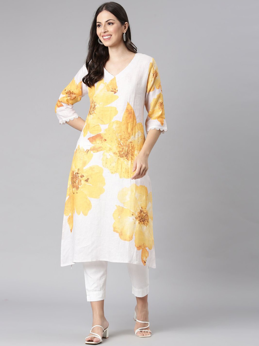 

Neerus Women Floral Printed Kurta, Yellow