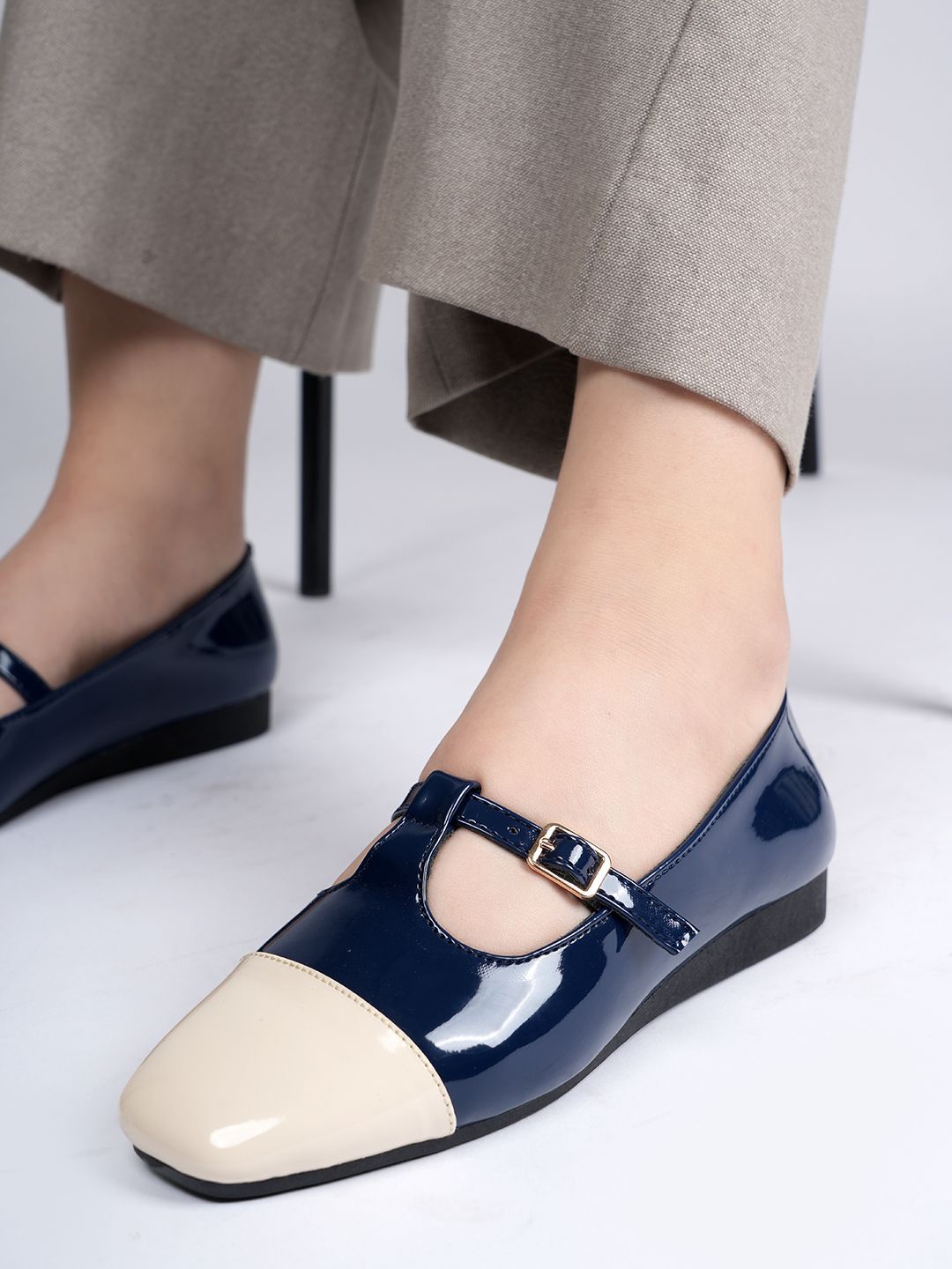 

Chemistry Women Colourblocked Round Toe Ballerinas, Blue