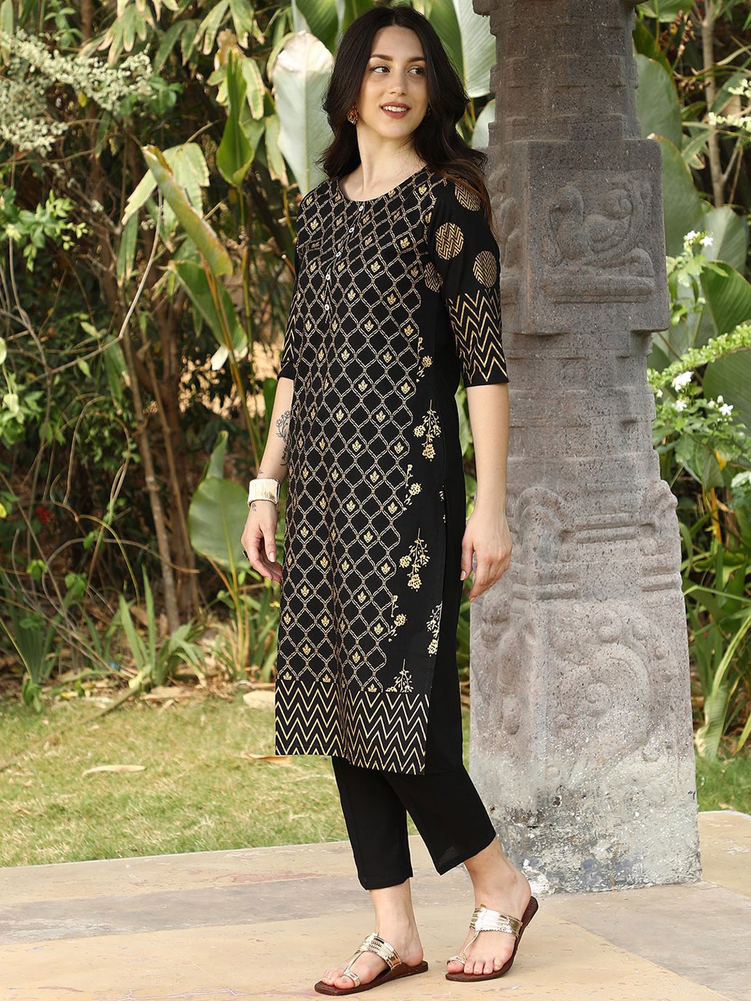

QISSA Women Printed Regular Kurta with Palazzos, Black