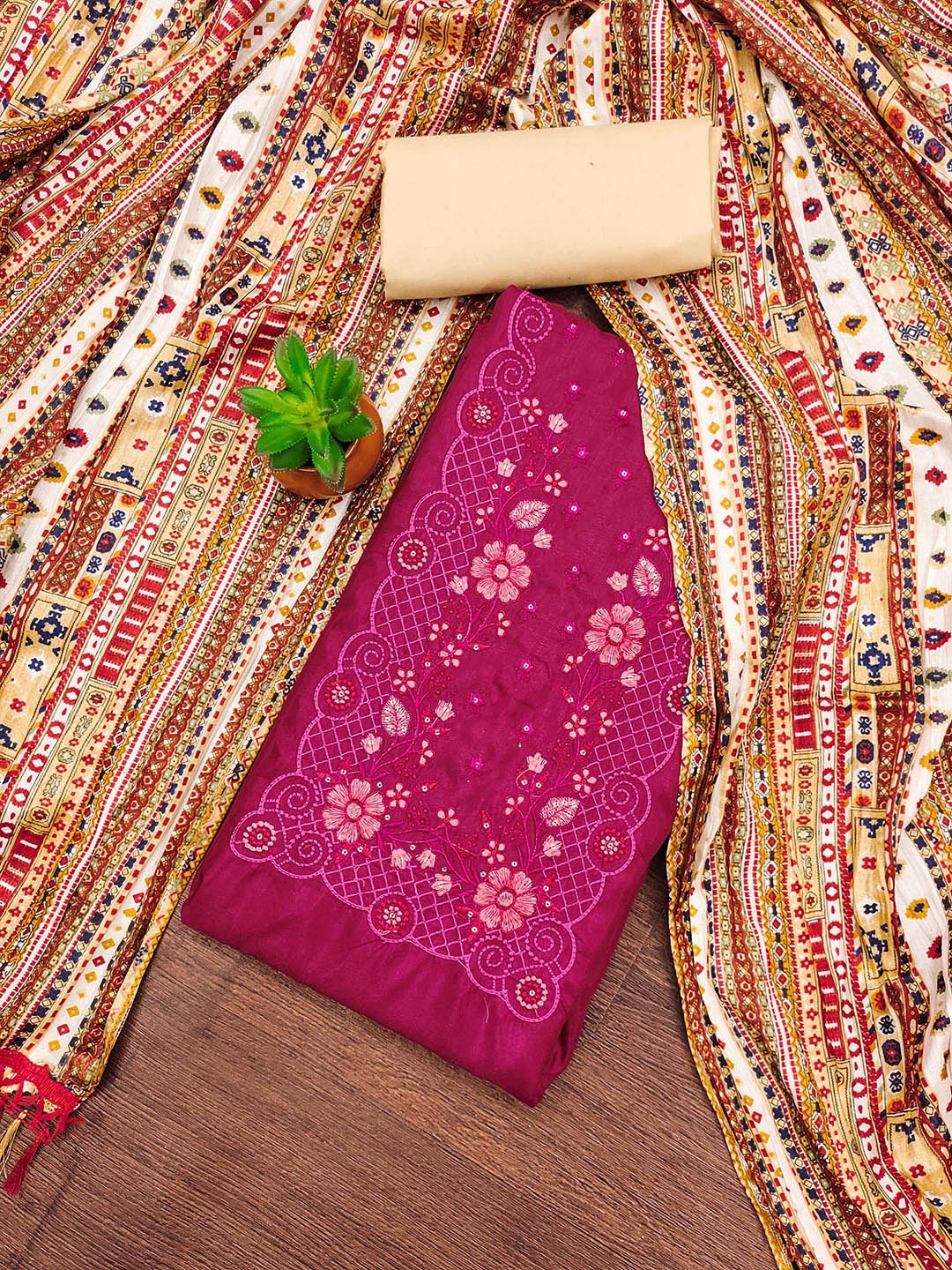 

SHADOW & SAINING Embroidered Unstitched Dress Material, Pink