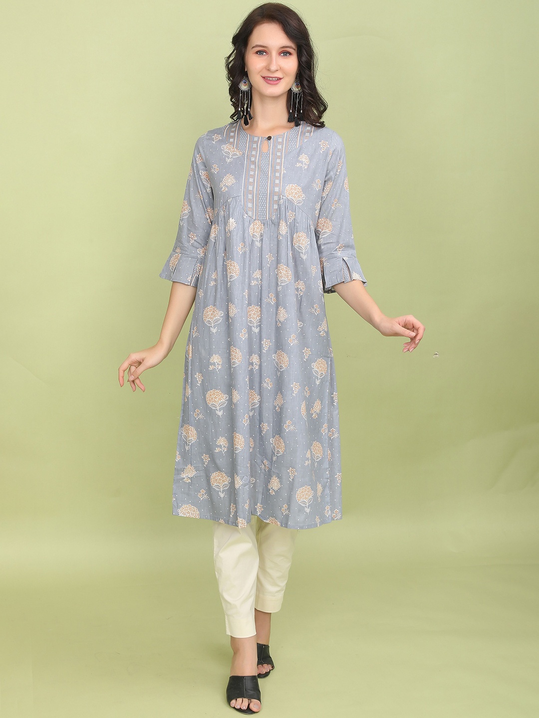 

BABRU Women Geometric Printed Keyhole Neck Thread Work Kurta, Grey