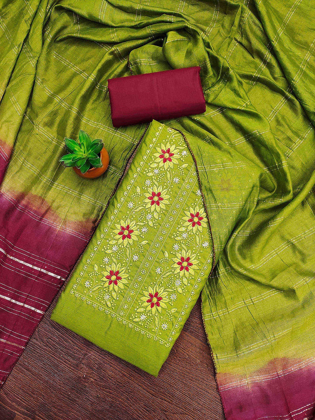 

SHADOW & SAINING Embroidered Unstitched Dress Material, Green
