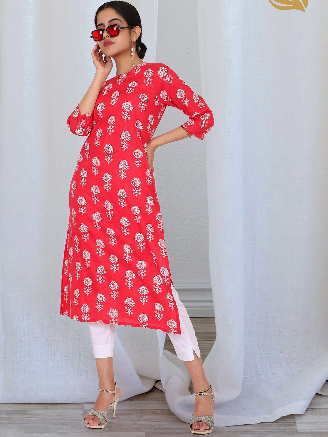 

BABRU Women Floral Printed Keyhole Neck Kurta, Red