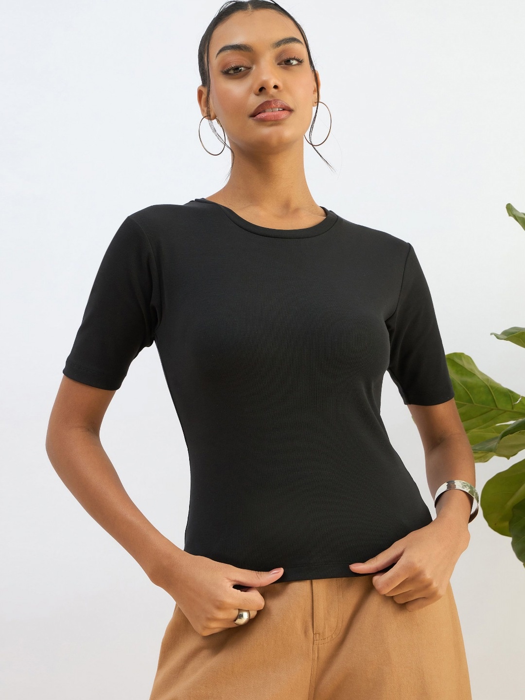 

SASSAFRAS BASICS Women Slim Fit T-shirt, Black