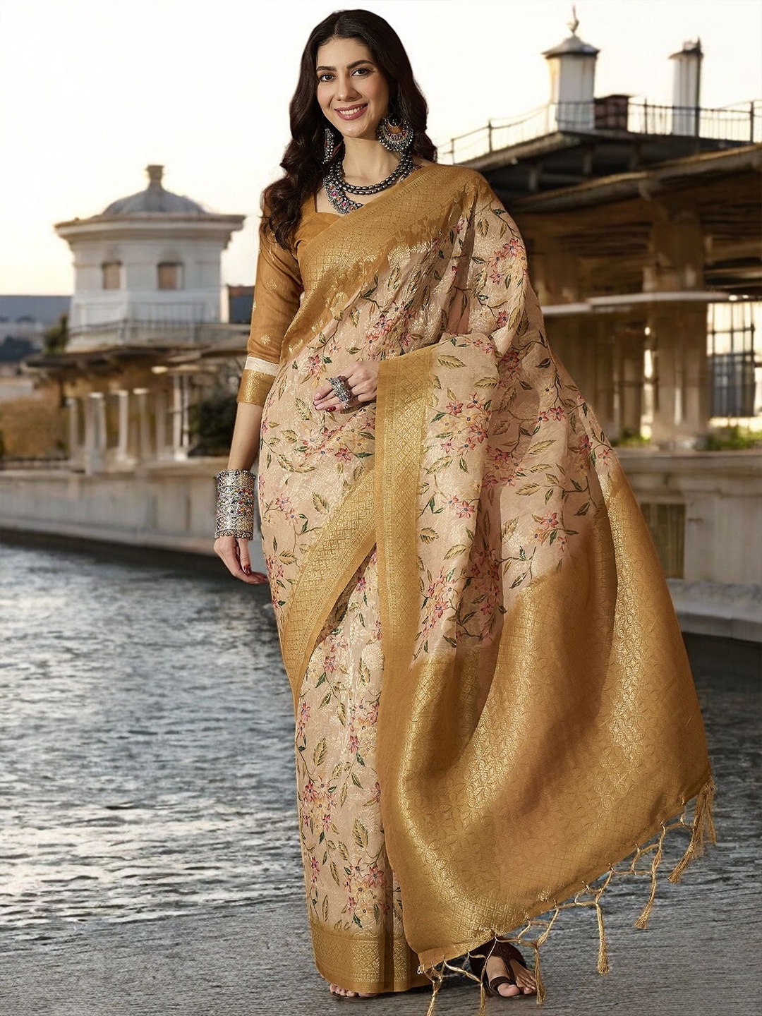 

Mitera Floral Zari Silk Blend Handloom Kanjeevaram Saree, Brown