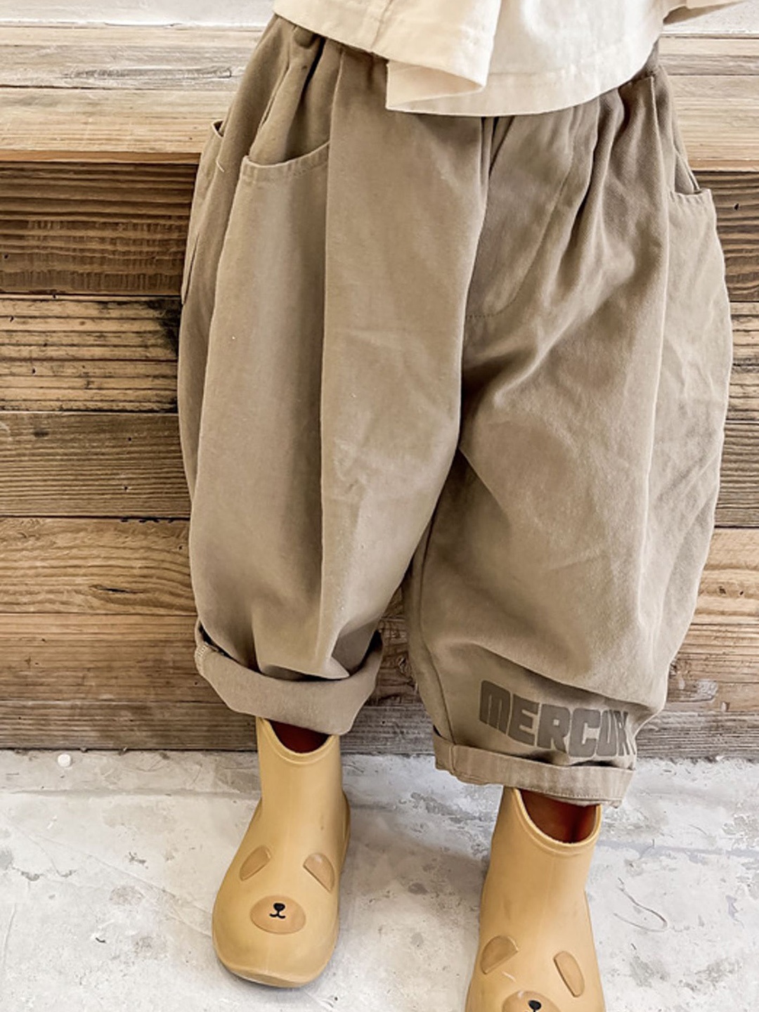 

LULU & SKY Unisex Kids High-Rise Slash Knee Jeans, Brown