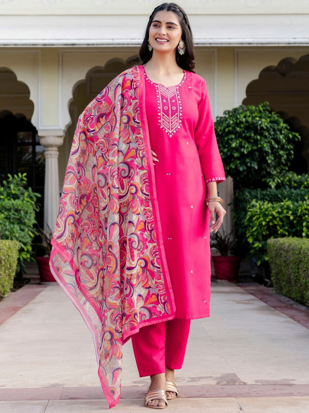 

Navlik Women Floral Embroidered Regular Thread Work Kurta with Trousers & With Dupatta, Pink