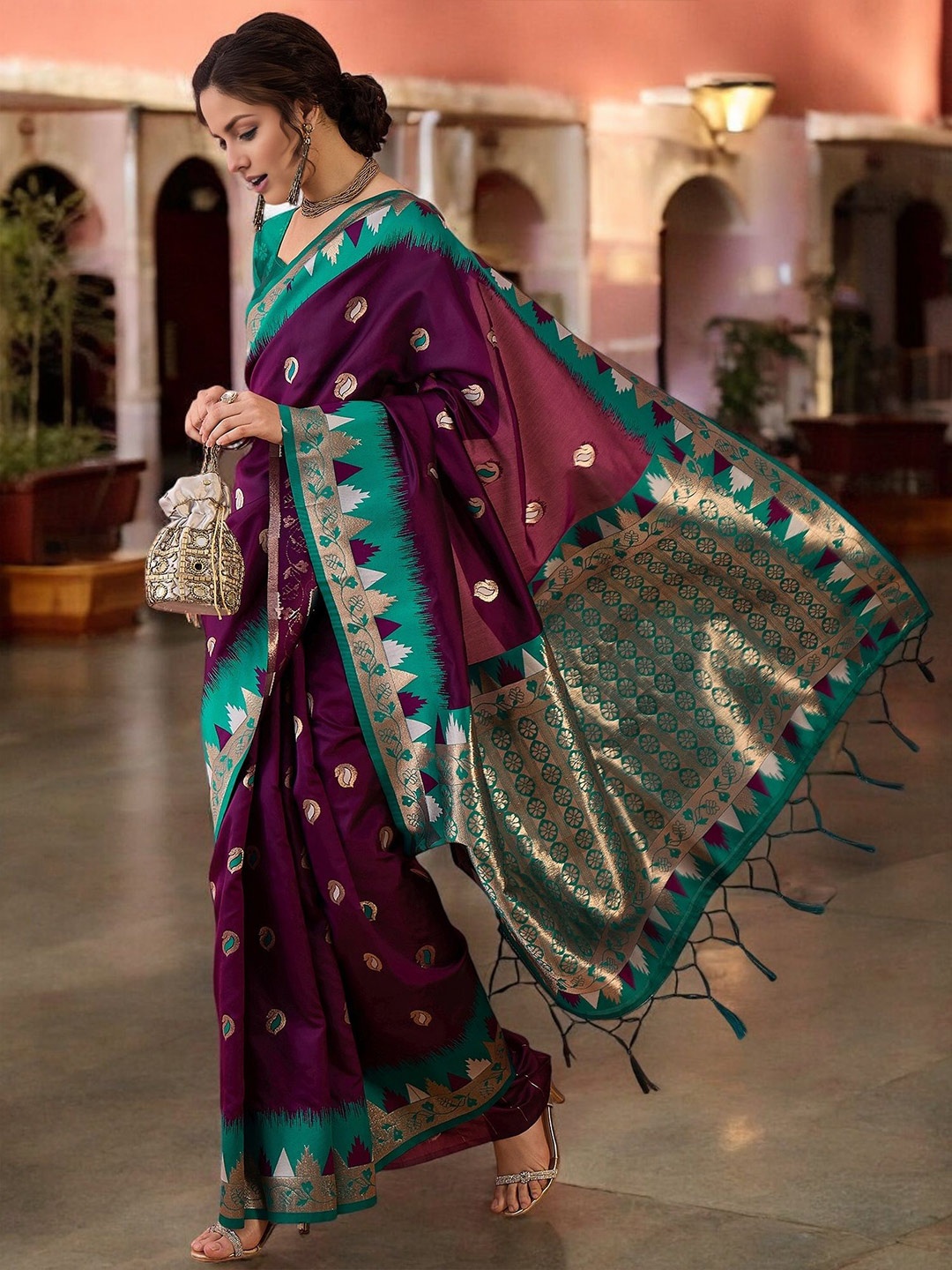 

Mitera Woven Design Zari Silk Blend Kanjeevaram Saree, Purple