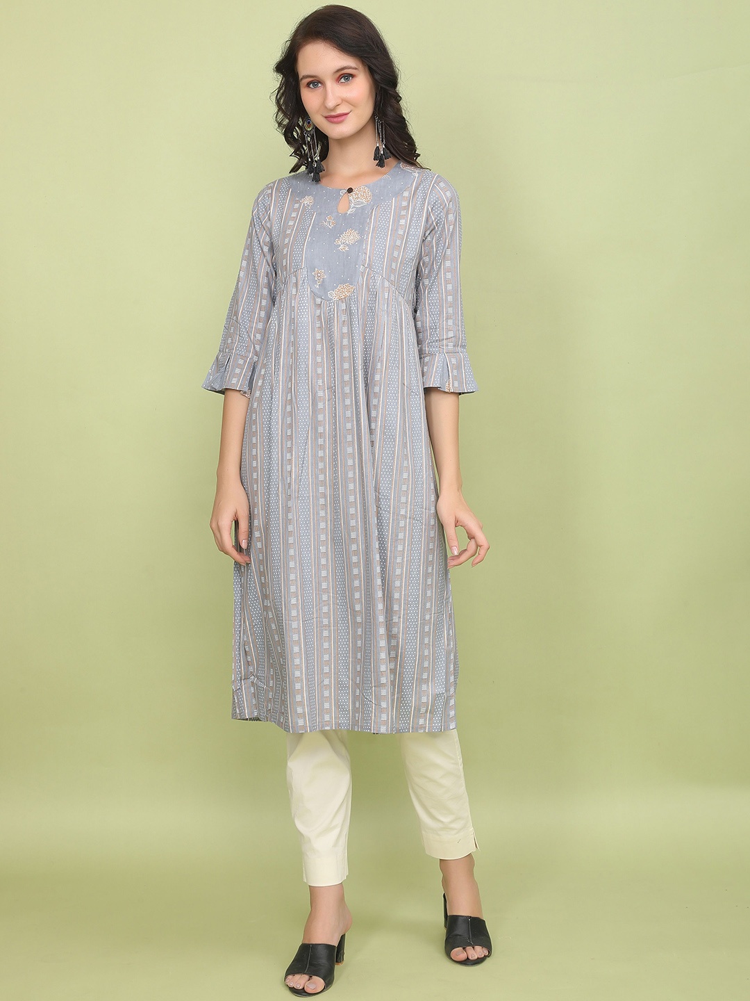 

BABRU Women Geometric Printed Keyhole Neck Thread Work Kurta, Grey