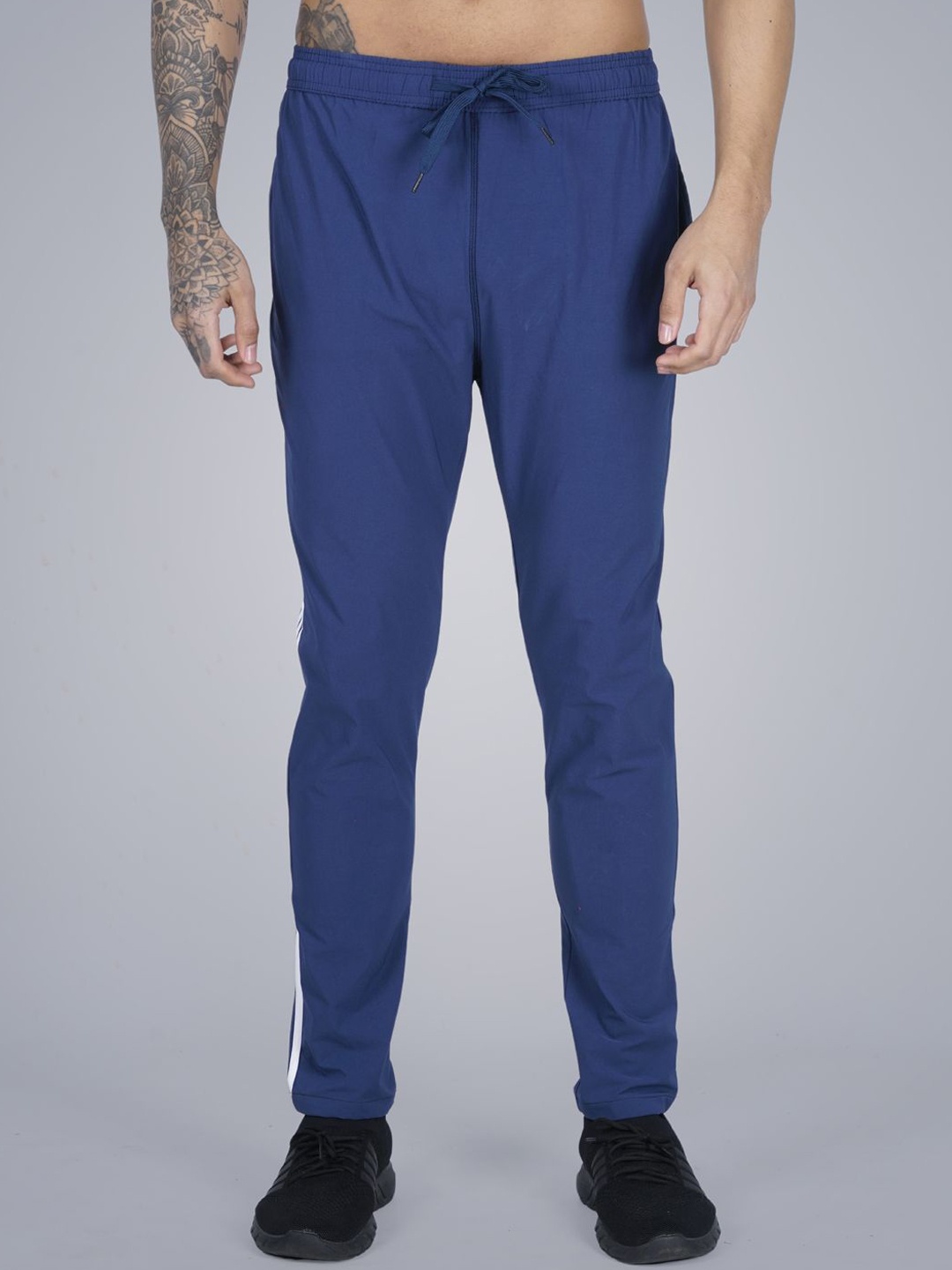 

GOTO Men Striped Mid-Rise TrackPants, Blue