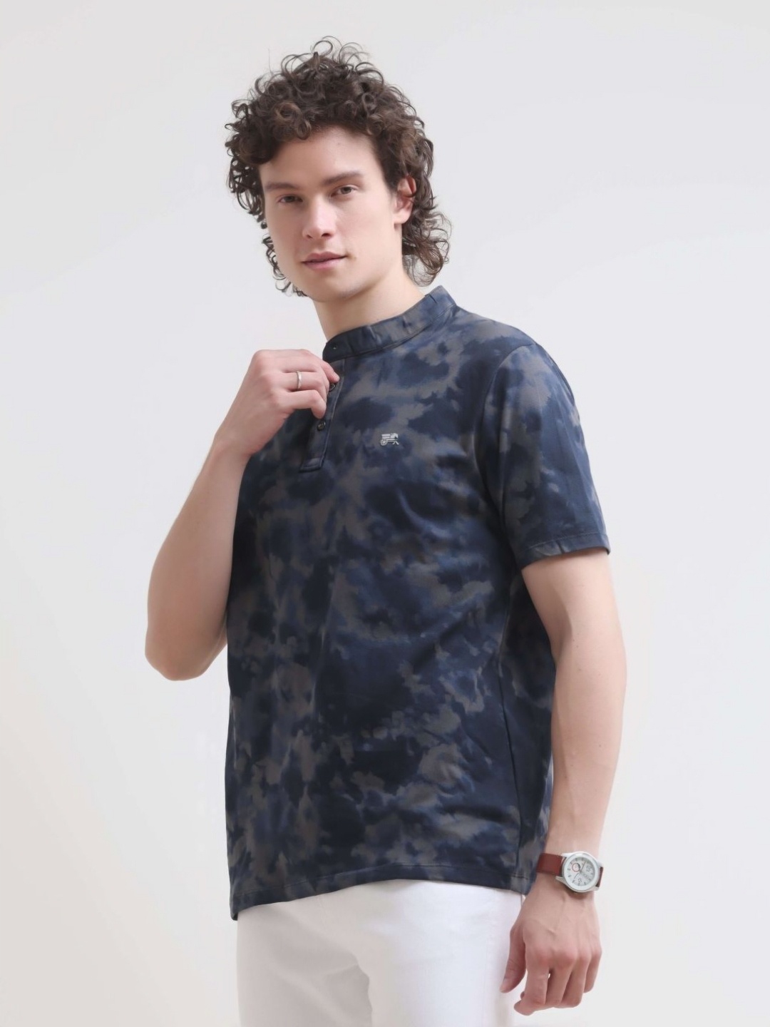 

Estilocus Men Floral Printed Henley Neck Pockets T-shirt, Blue