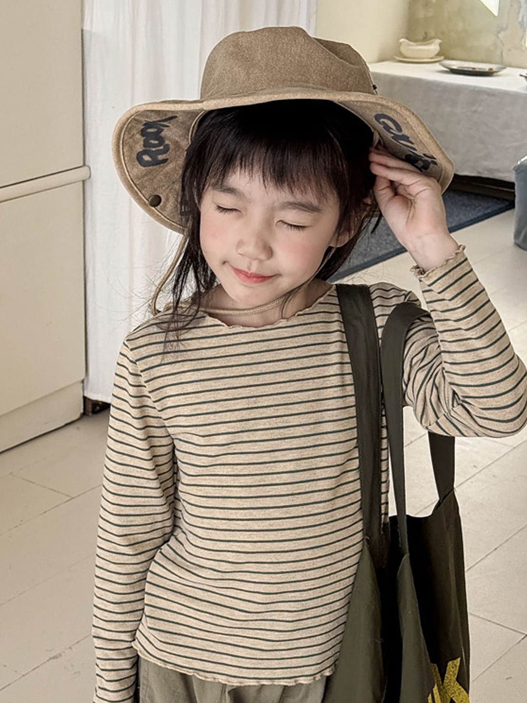 

LULU & SKY Girls Striped V-Neck Applique T-shirt, Khaki