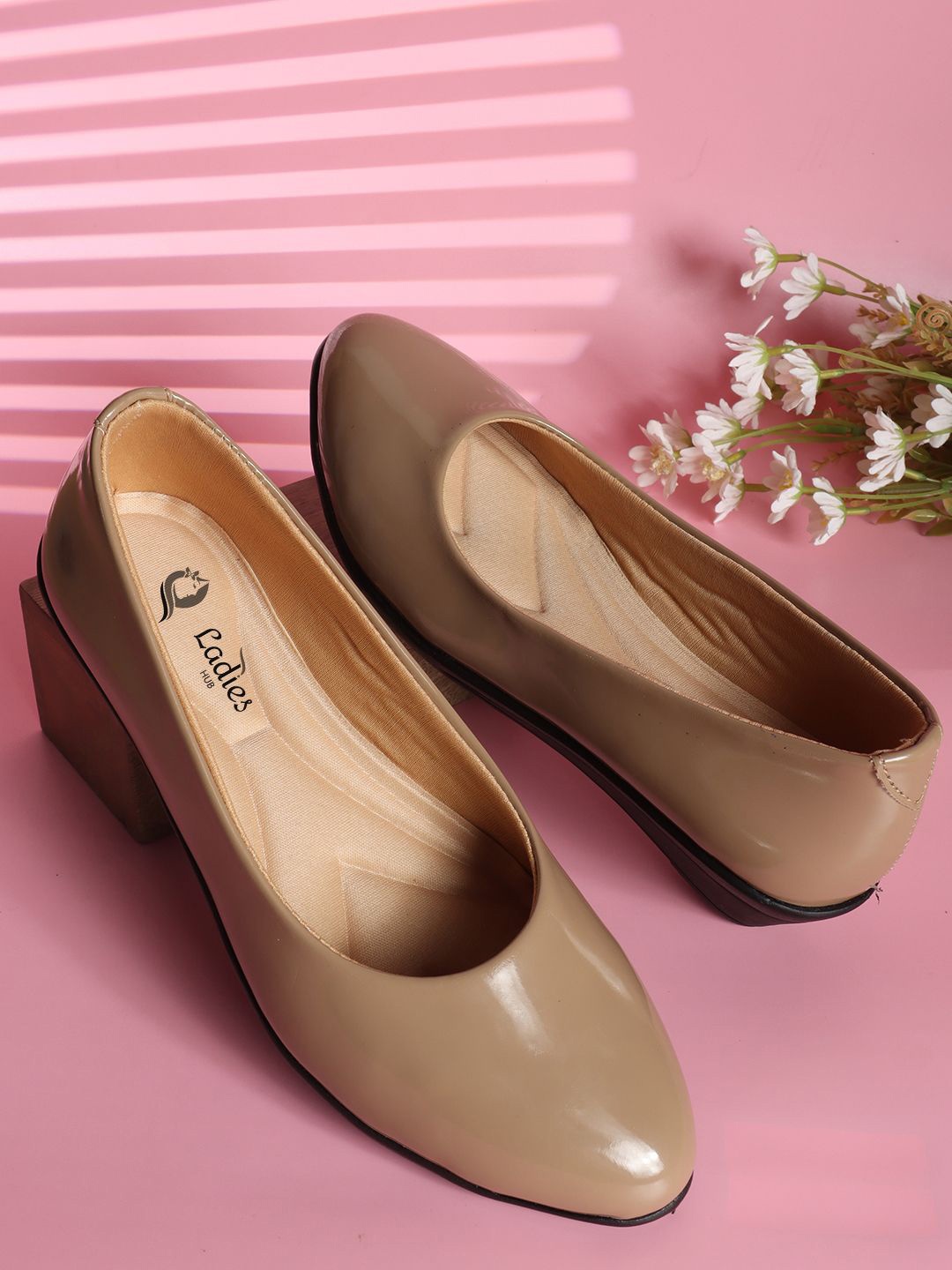 

Ladies Hub Round toe Formal wedge Ballerinas, Beige
