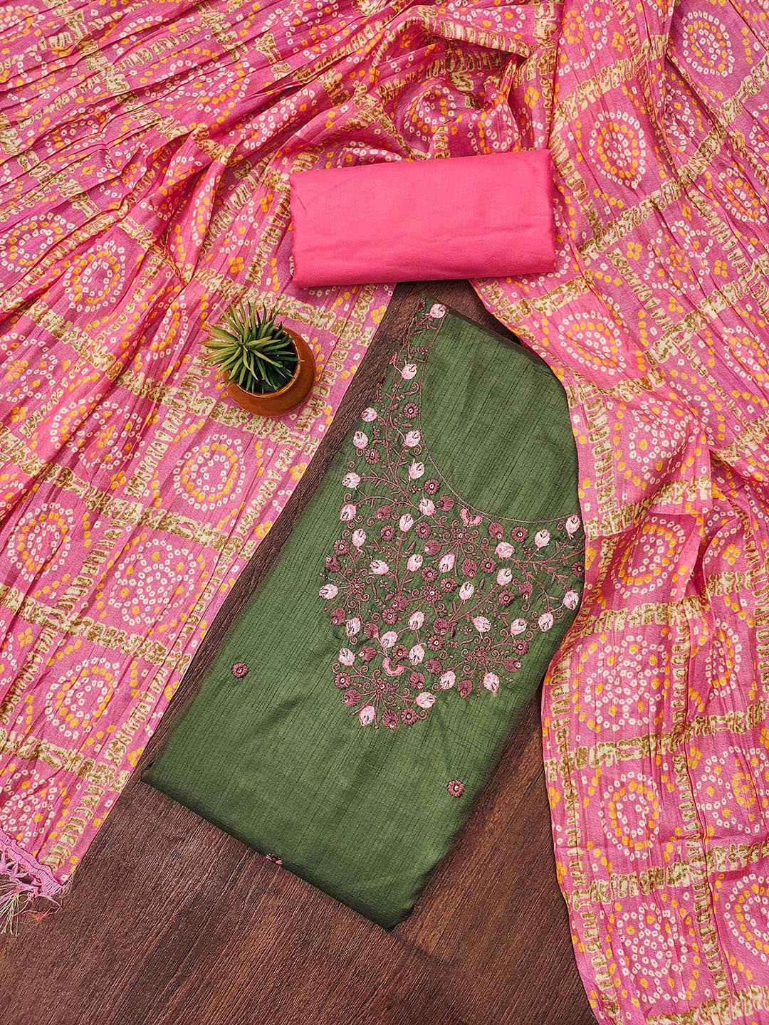 

SHADOW & SAINING Embroidered Unstitched Dress Material, Green