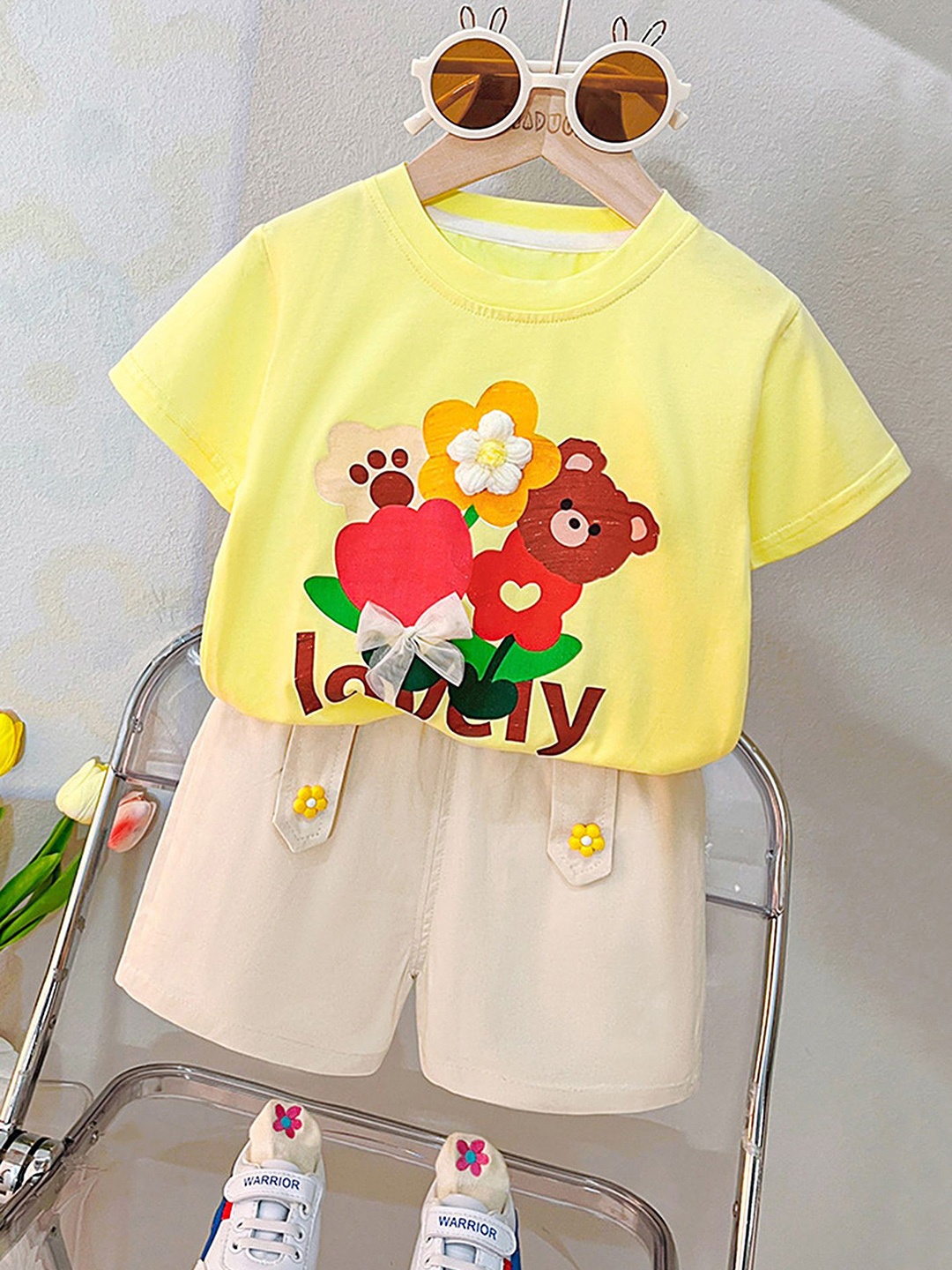 

LULU & SKY Unisex Kids Printed T-shirt with Shorts, Yellow