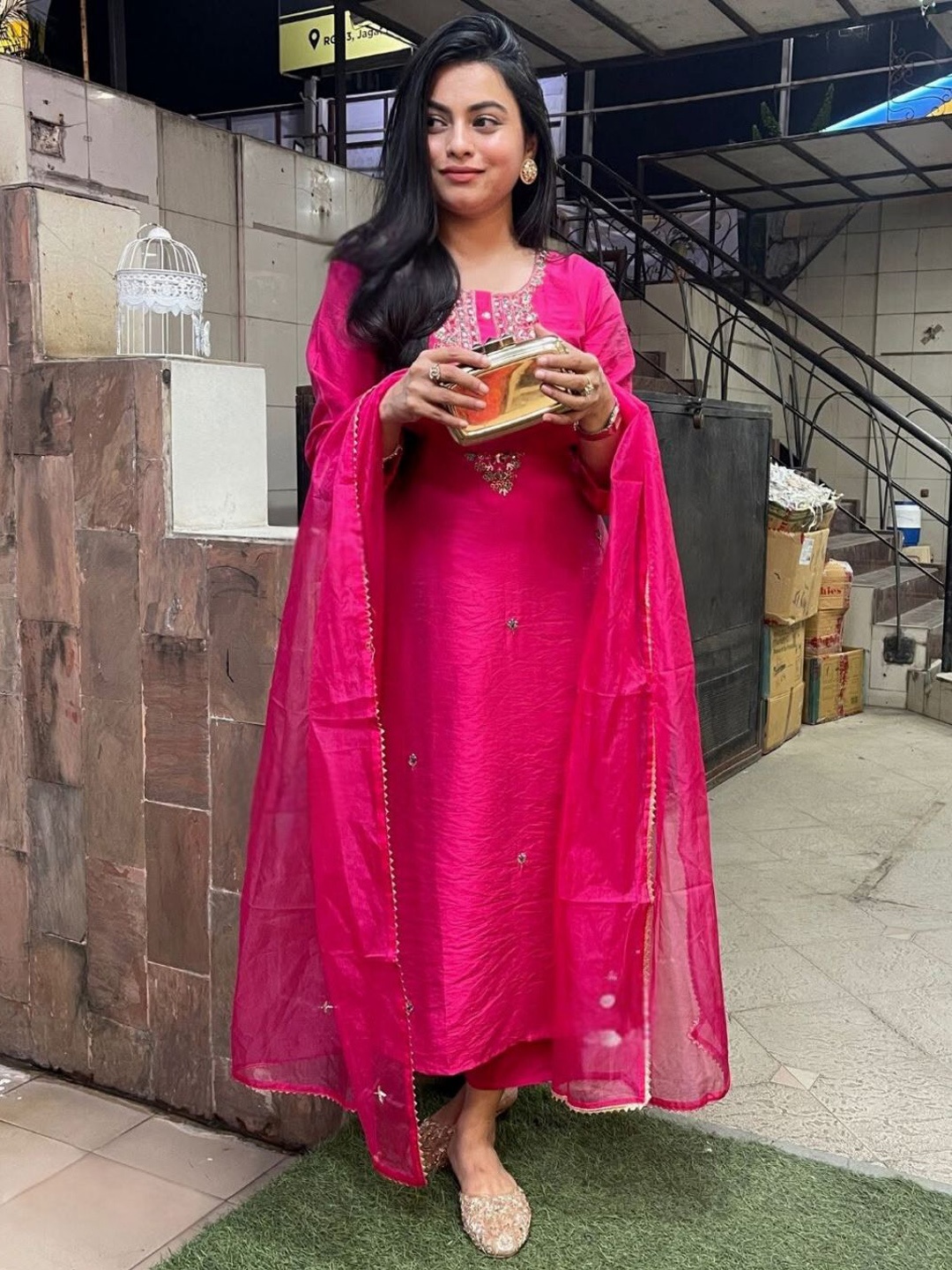 

Navlik Women Floral Embroidered Regular Thread Work Kurta with Trousers & With Dupatta, Pink