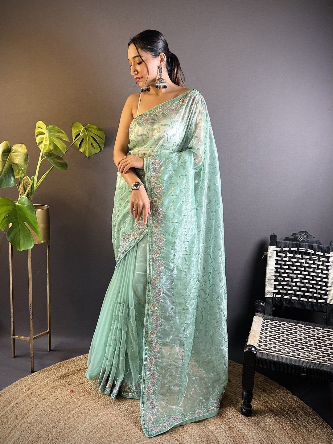 

LeeliPeeri Designer Embellished Embroidered Net Saree, Green