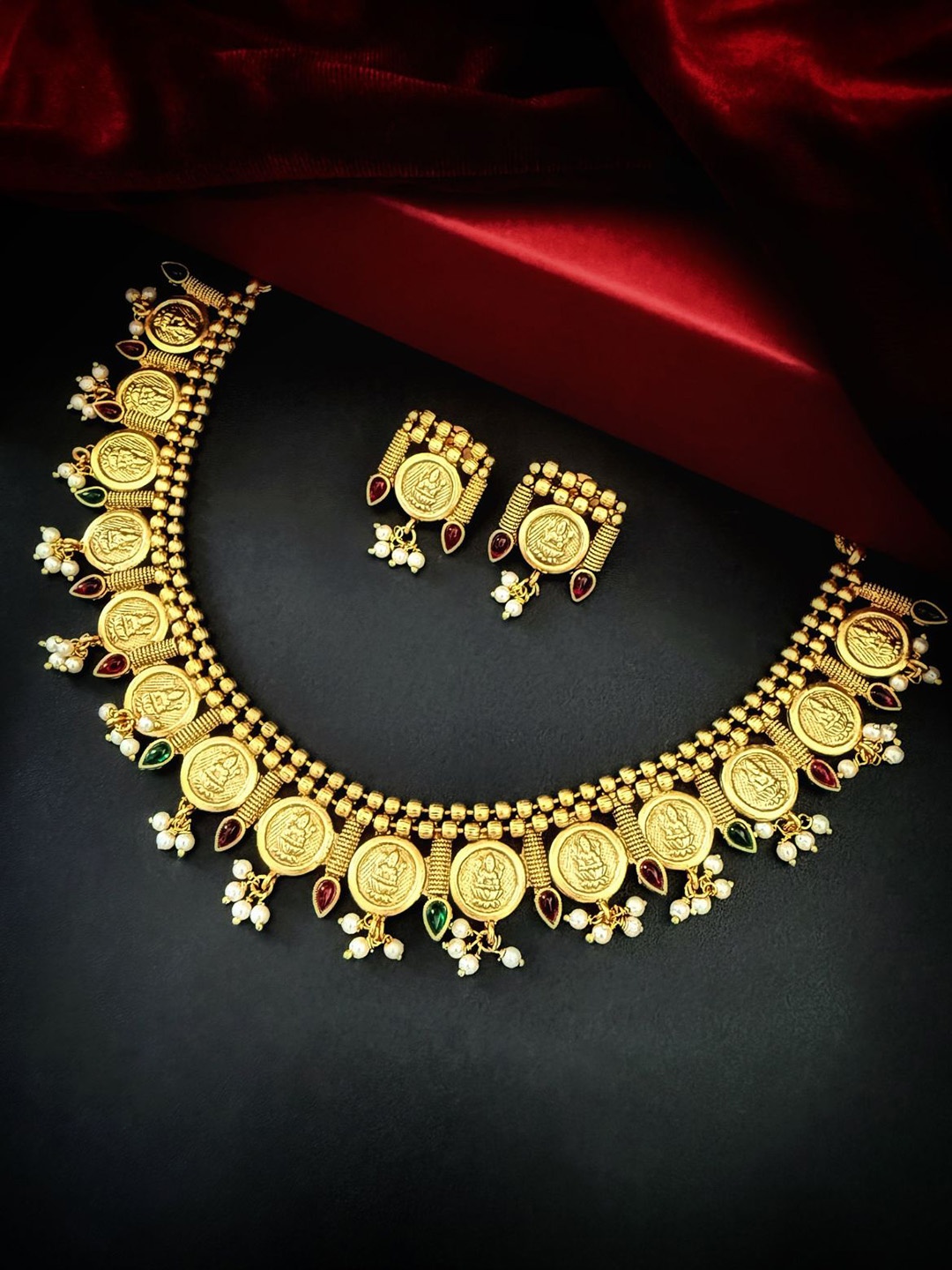 

Pihtara Jewels Gold-Plated Stone Studded & Beaded Jewellery Set