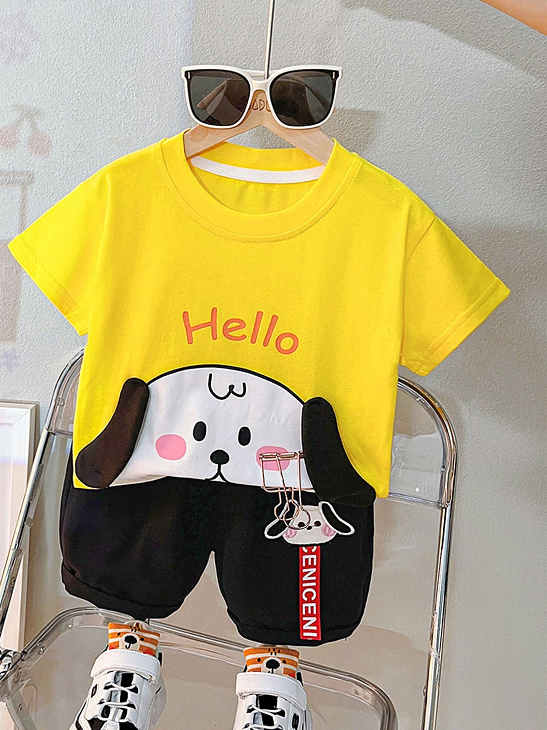

LULU & SKY Unisex Kids Printed T-shirt with Shorts, Yellow