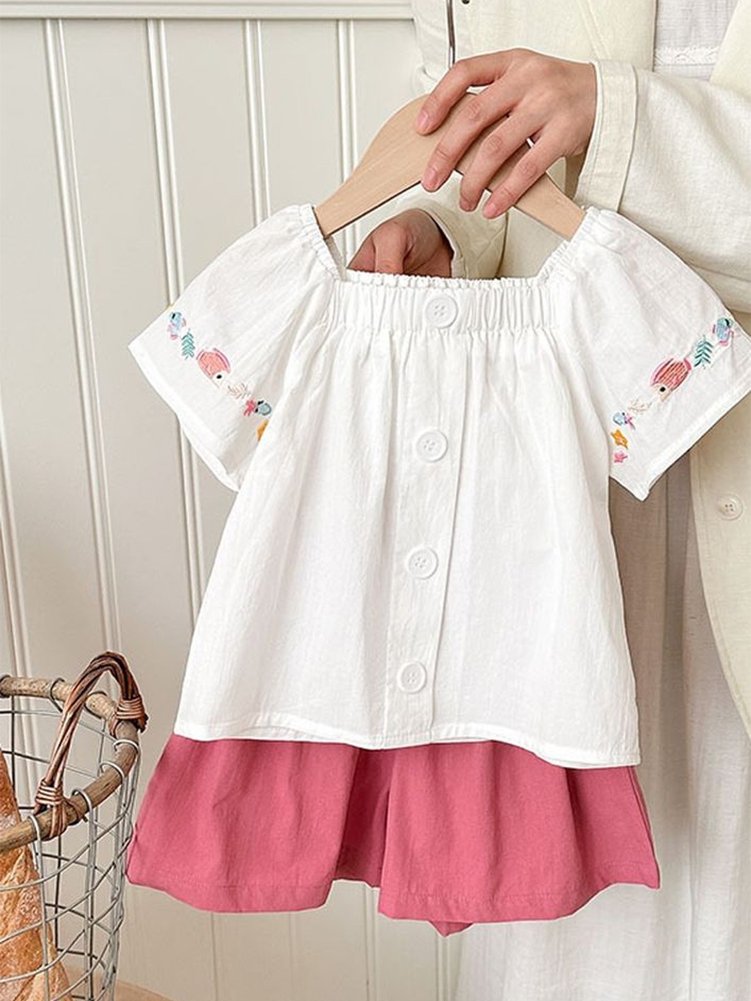

LULU & SKY Girls Top with Shorts, White