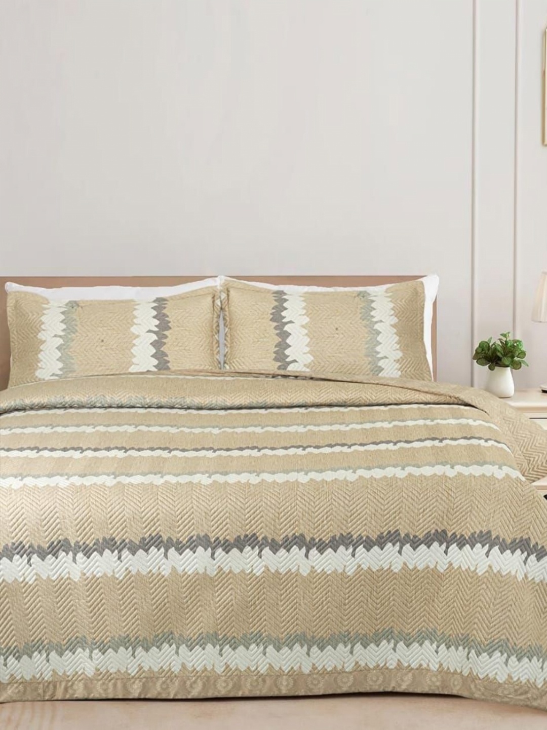 

Aura Brown & Grey Printed Cotton Ultra-Soft King Size Bedsheet With 2 Pillow Covers