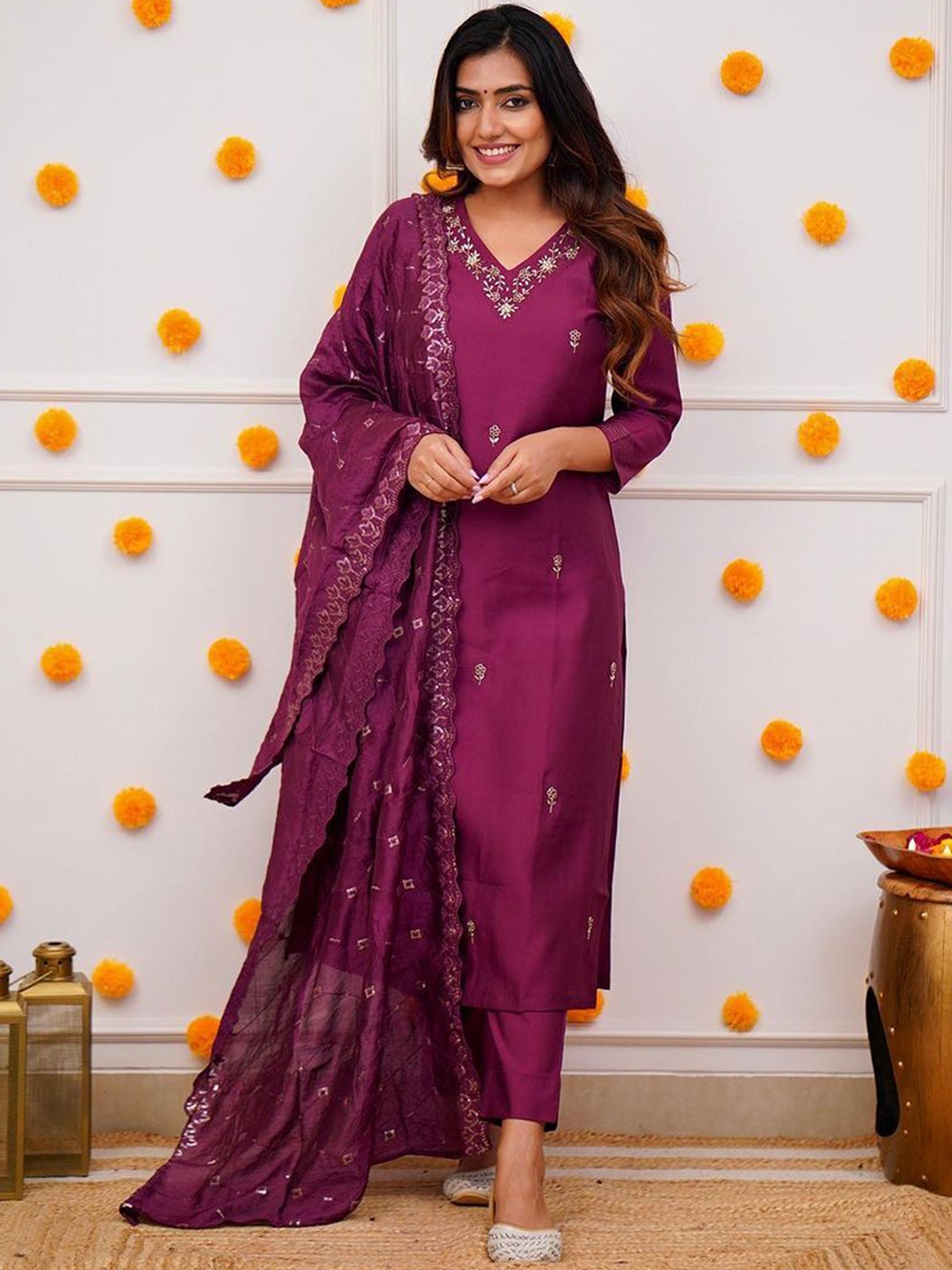 

Mitera Women Floral Embroidered Regular Thread Work Chanderi Silk Kurta with Trousers & With Dupatta, Magenta
