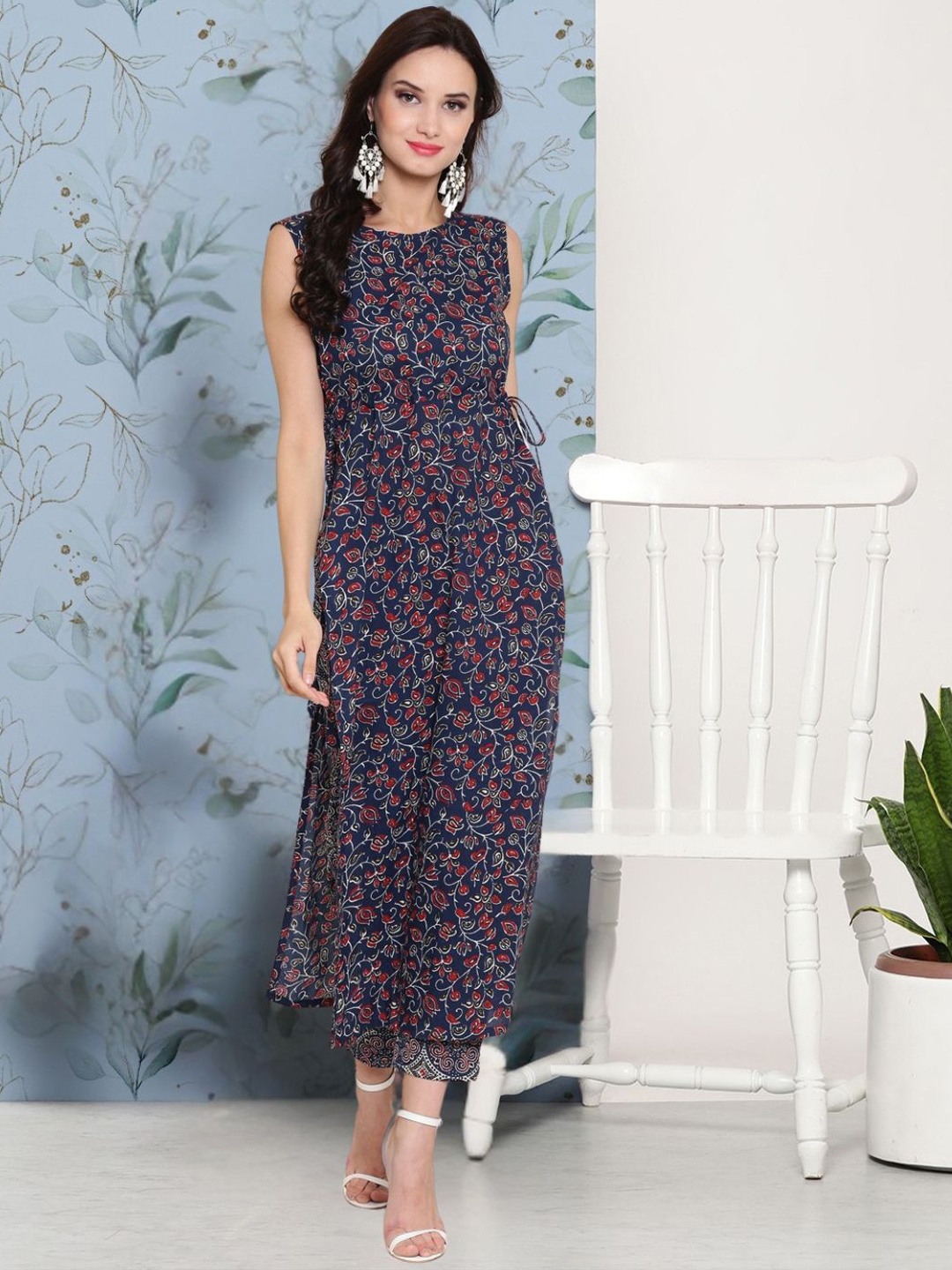 

Sera Women Floral Printed High Slit Pure Cotton Kurta with Palazzos, Navy blue