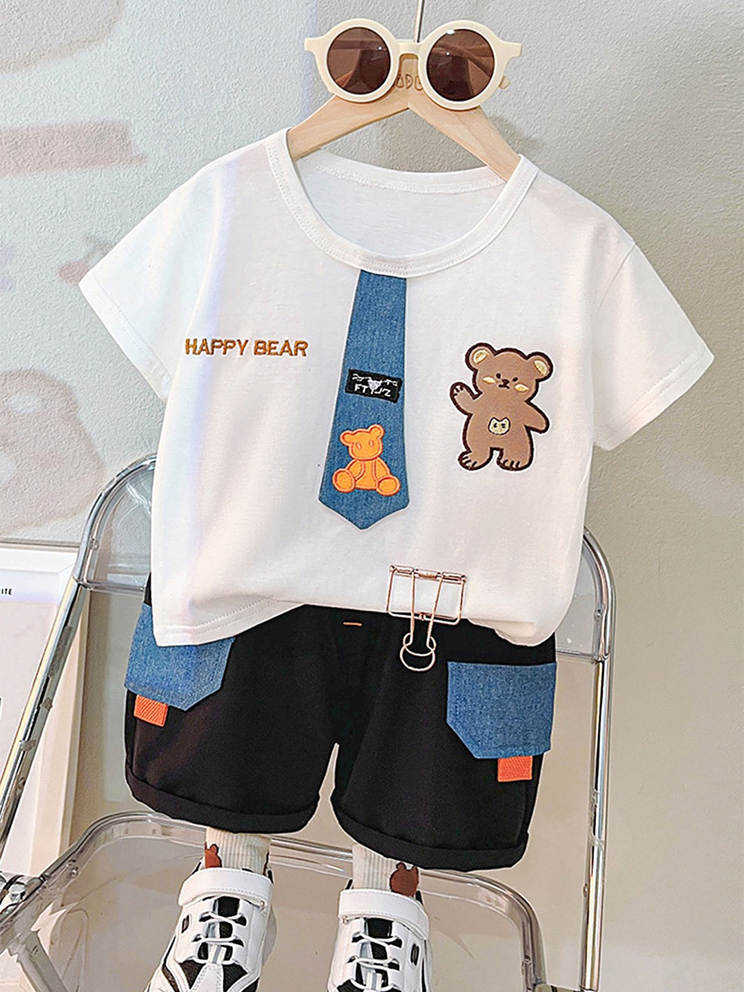 

LULU & SKY Unisex Kids Printed T-shirt with Shorts, White