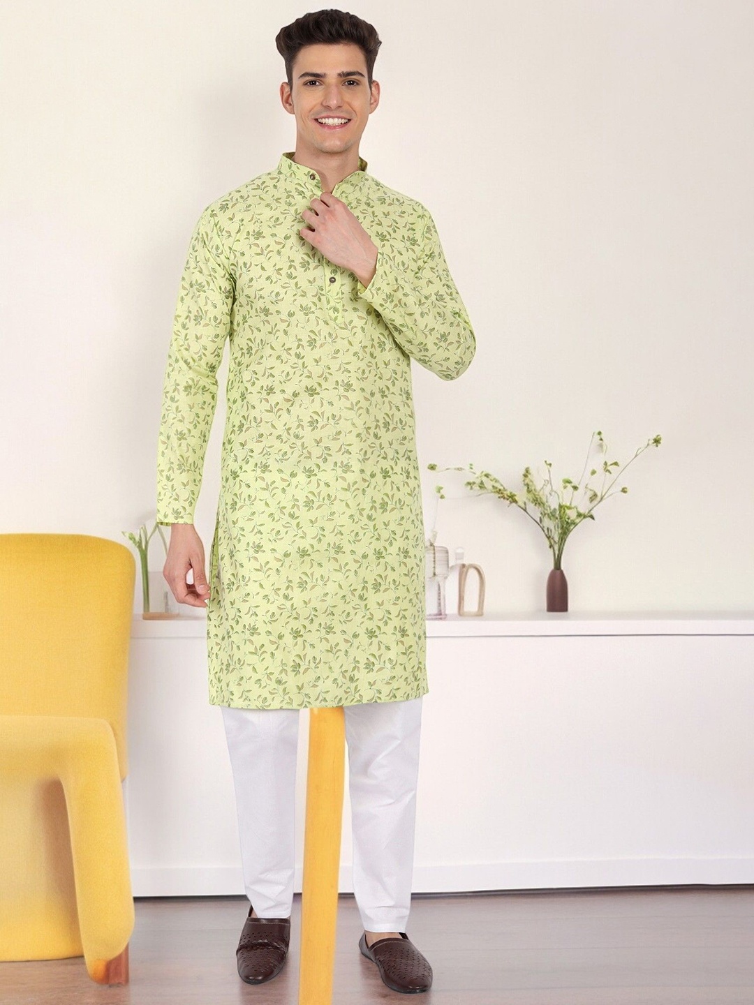 

SKAVIJ Men Floral Printed Regular Pure Cotton Kurta with Pyjamas, Lime green
