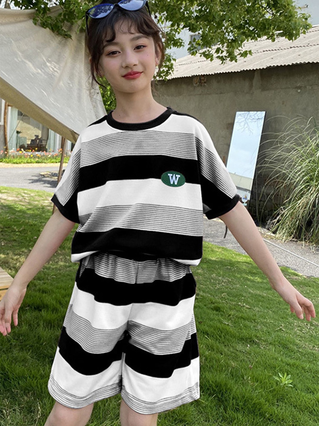 

LULU & SKY Girls Striped T-shirt with Shorts, Black
