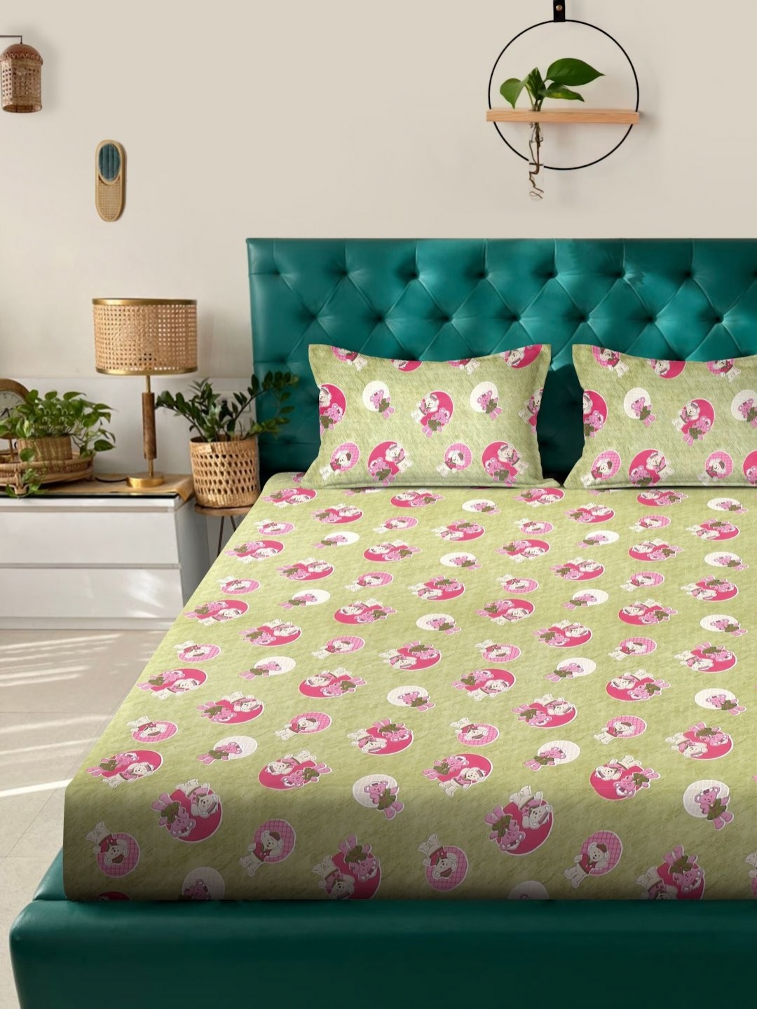 

KLOTTHE Green Printed 400 TC Cotton King Bedsheet With 2 Pillow Covers - 2.50 x 2.25 m