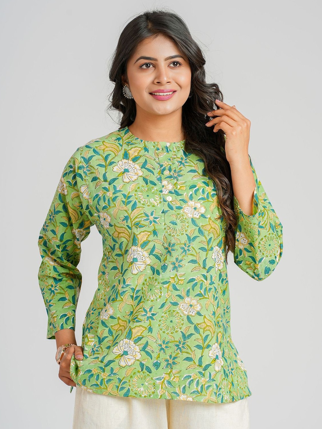 

Cotton Curio Floral Printed V-Neck Pure Cotton Pathani Kurti, Green