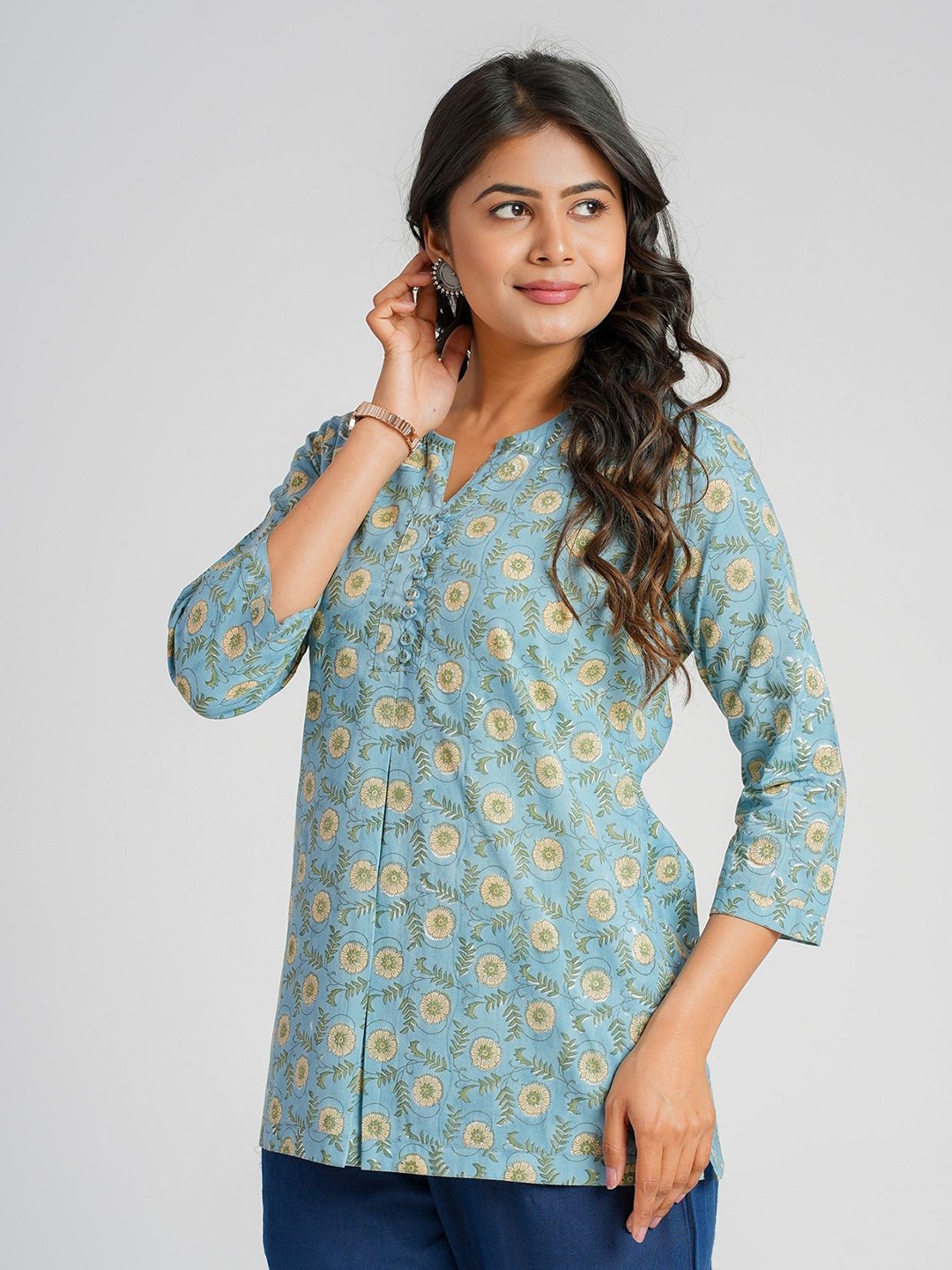 

Cotton Curio Floral Printed Pure Cotton Kurti, Blue