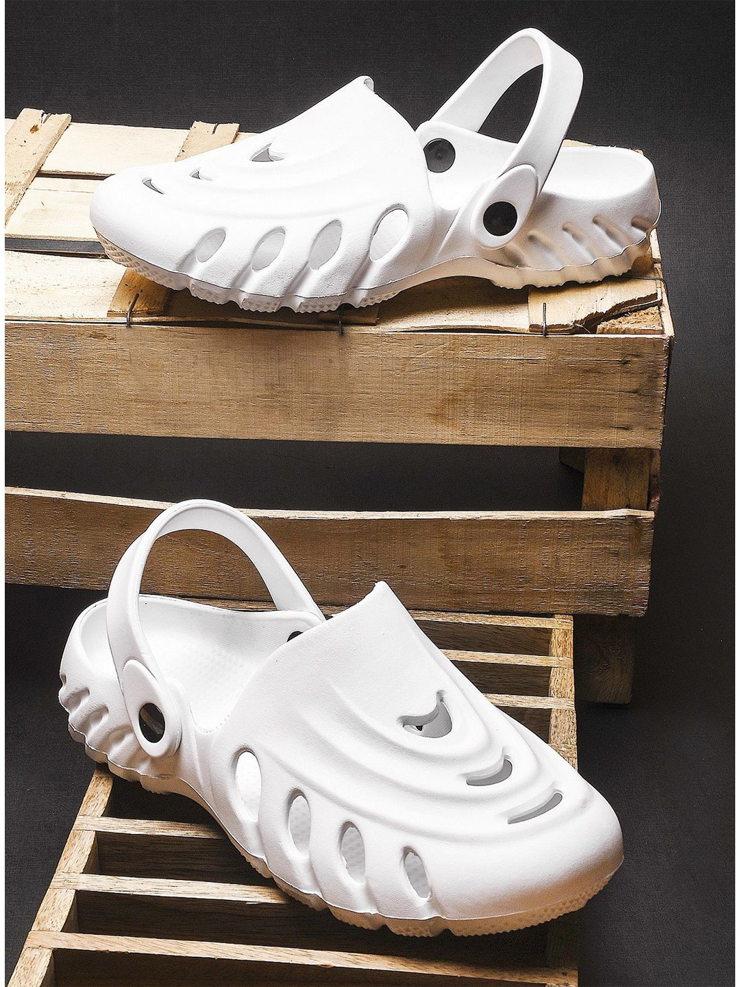 

BERSACHE Men Clogs, White