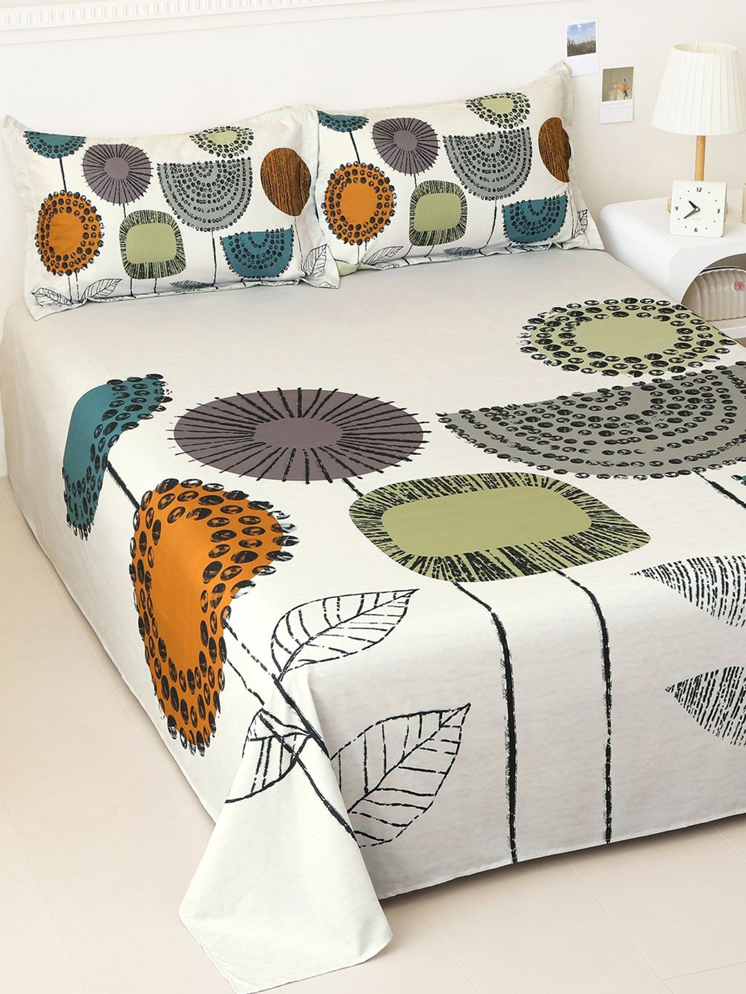 

Story@home Cream-Coloured & Black 300 TC King Bedsheet with 2 Pillow Covers