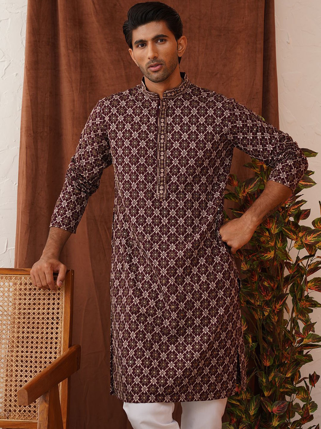 

Jompers Men Geometric Embroidered Sequinned Kurta, Purple