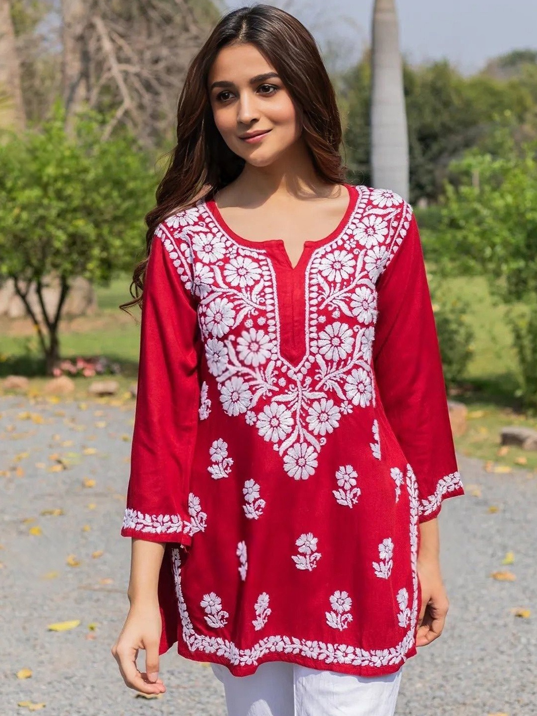 

Moda Rapido Embroidered Kurti, Red