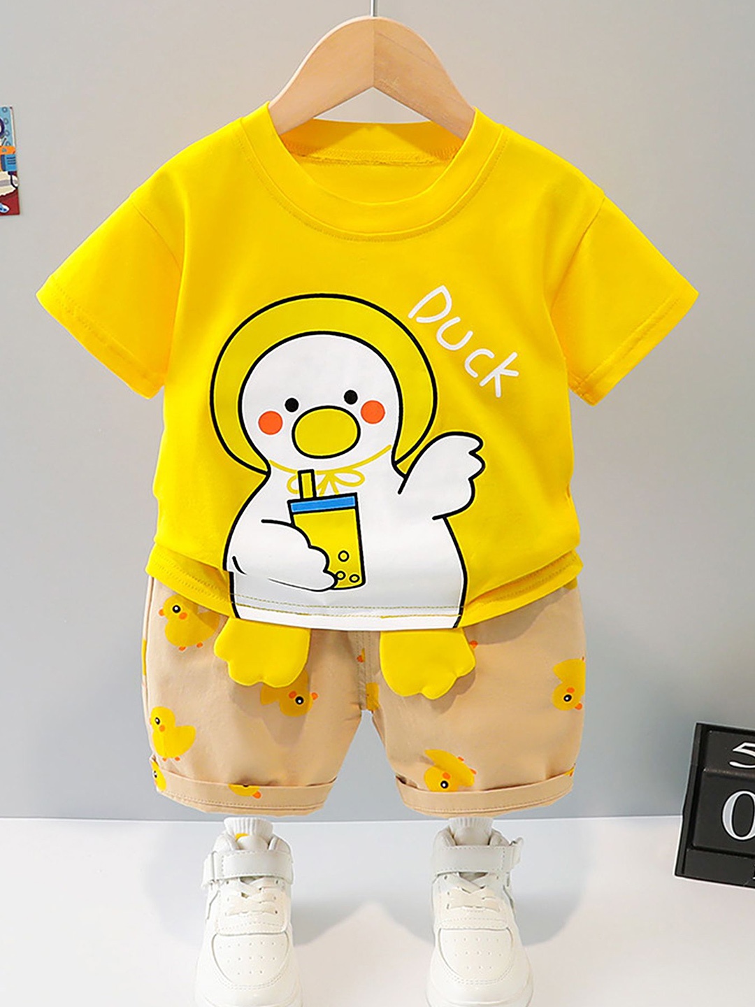 

LULU & SKY Boys Printed T-shirt with Shorts, Yellow