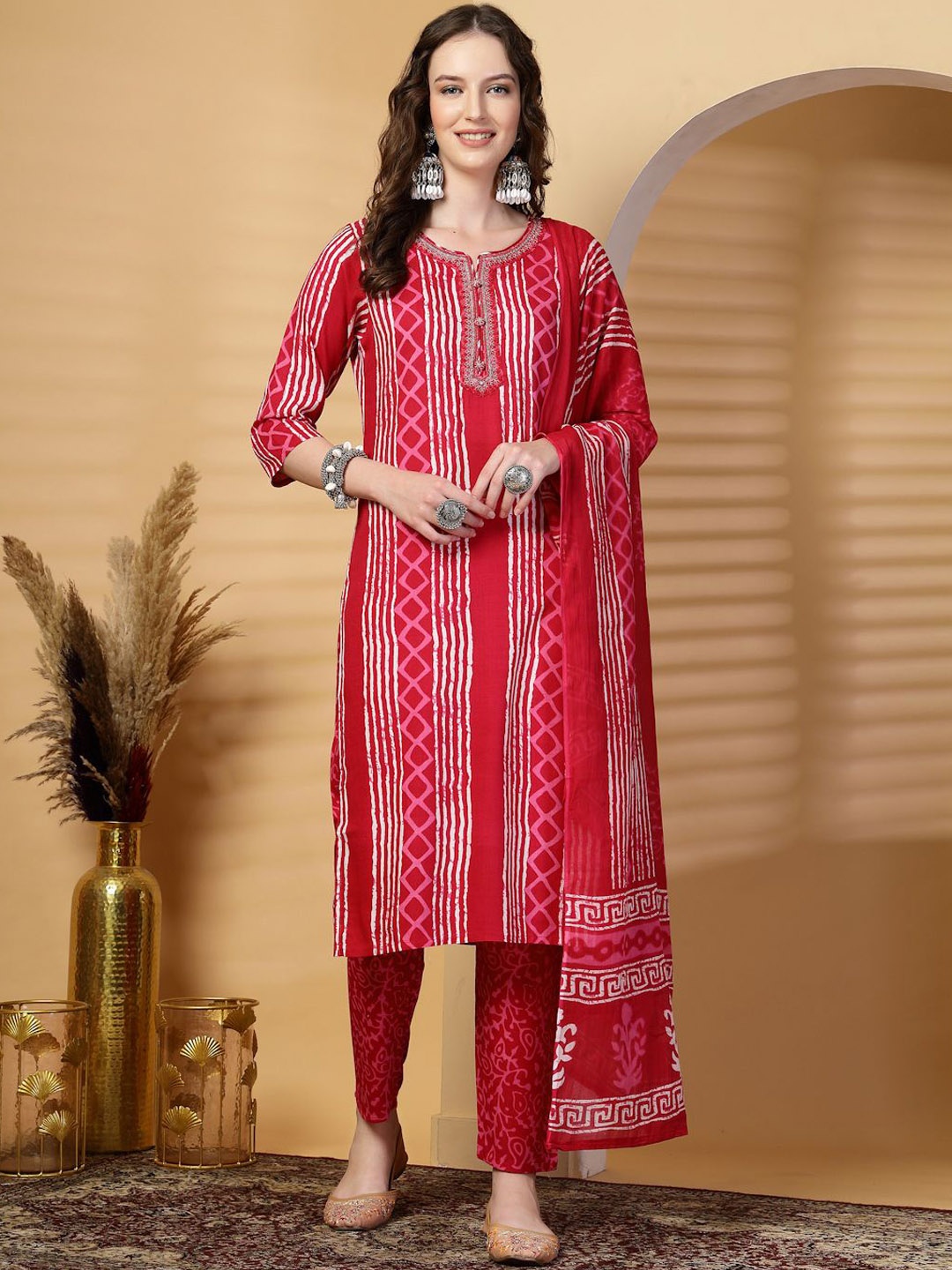 

Moda Rapido Women Printed Regular Kurta with Palazzos & With Dupatta, Magenta