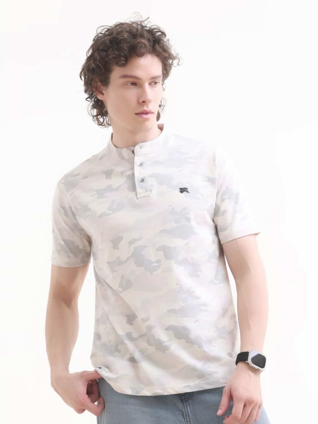 

Estilocus Men Floral Printed Henley Neck Pockets T-shirt, White