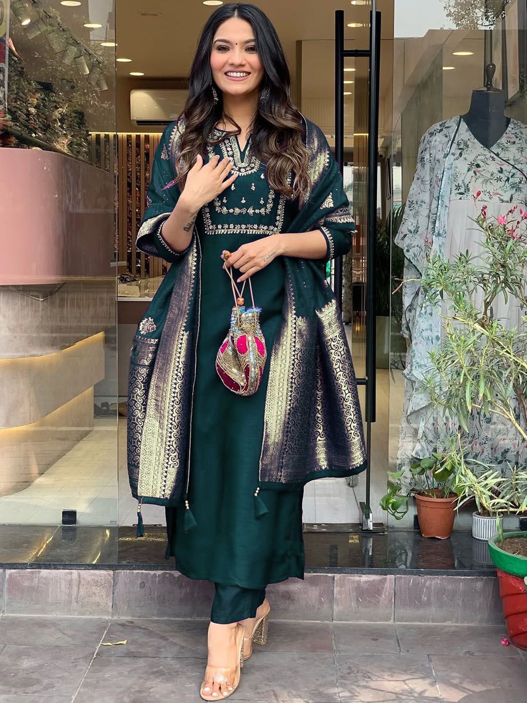 

Amrutam Fab Women Floral Embroidered Regular Thread Work Kurta with Trousers & With Dupatta, Teal