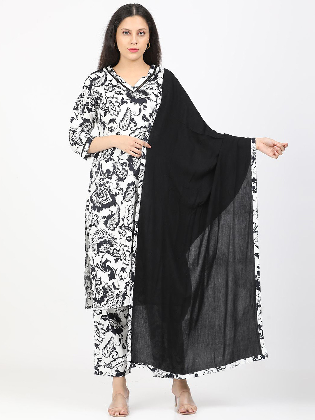 

GLORY & I Women Floral Printed Regular Thread Work Kurta with Trousers & With Dupatta, White