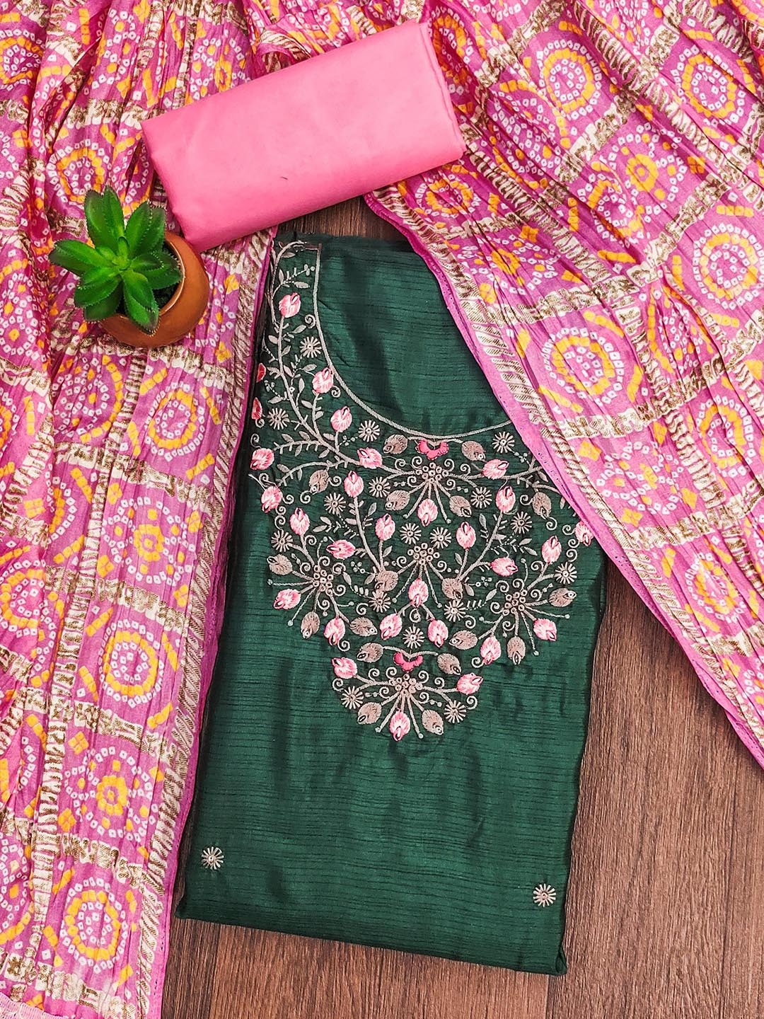 

SHADOW & SAINING Embroidered Pure Cotton Unstitched Dress Material, Green