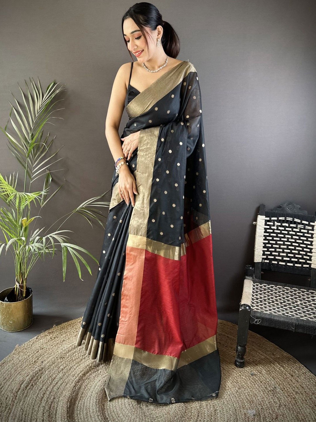 

LeeliPeeri Designer Woven Design Zari Silk Blend Saree, Black