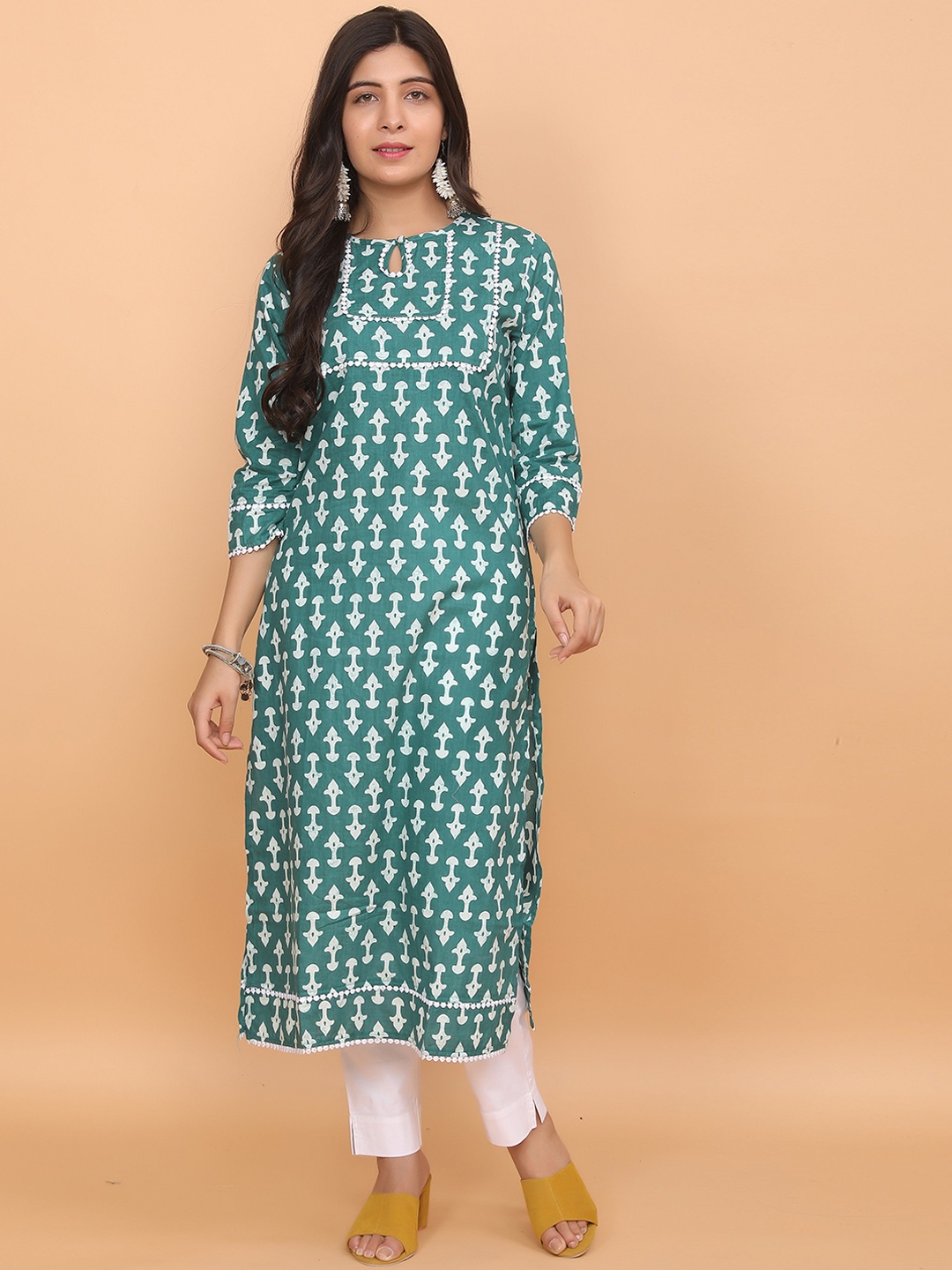 

BABRU Women Printed Keyhole Neck Thread Work Kurta, Green