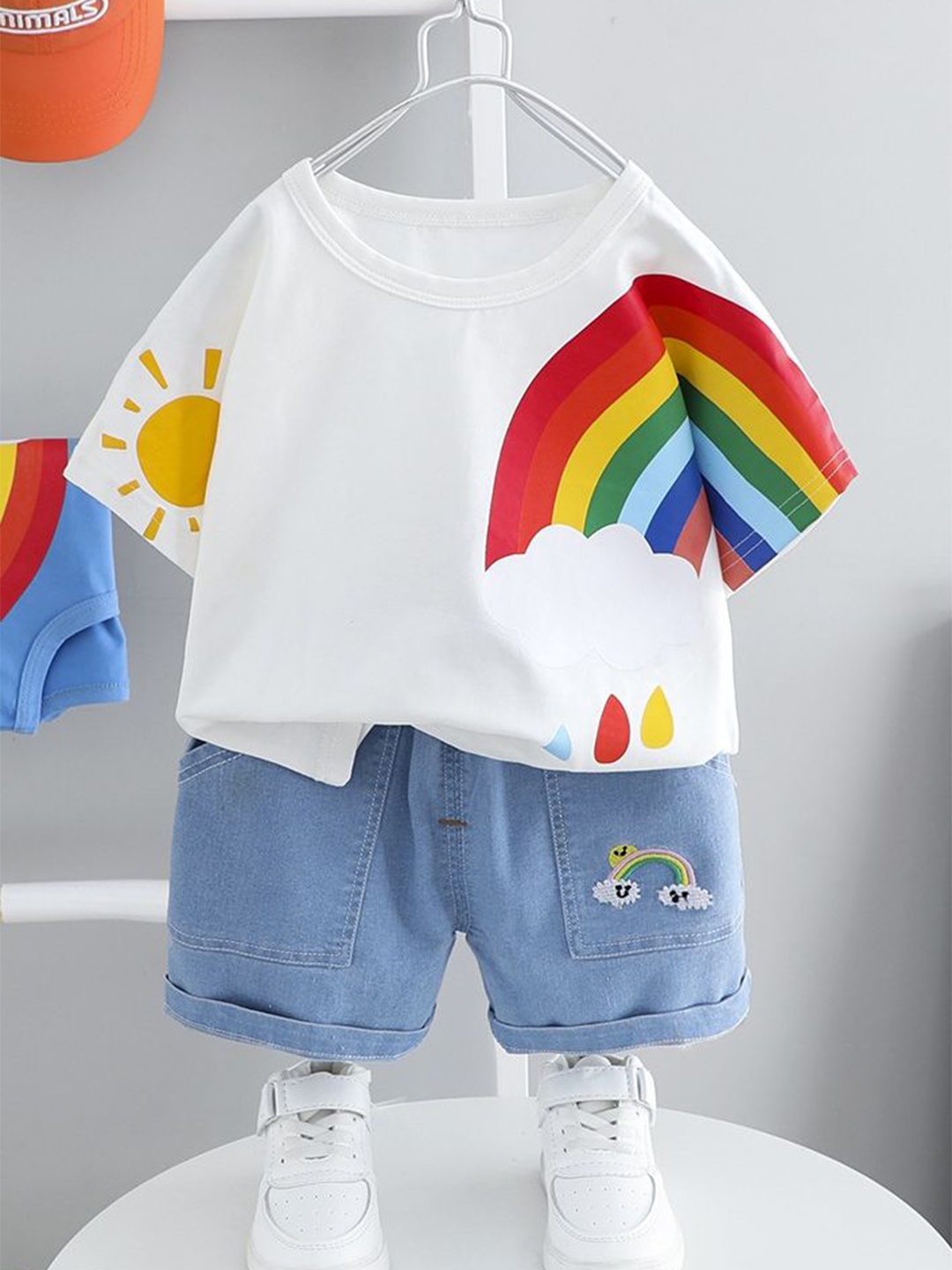 

LULU & SKY Boys Printed T-shirt with Shorts, White