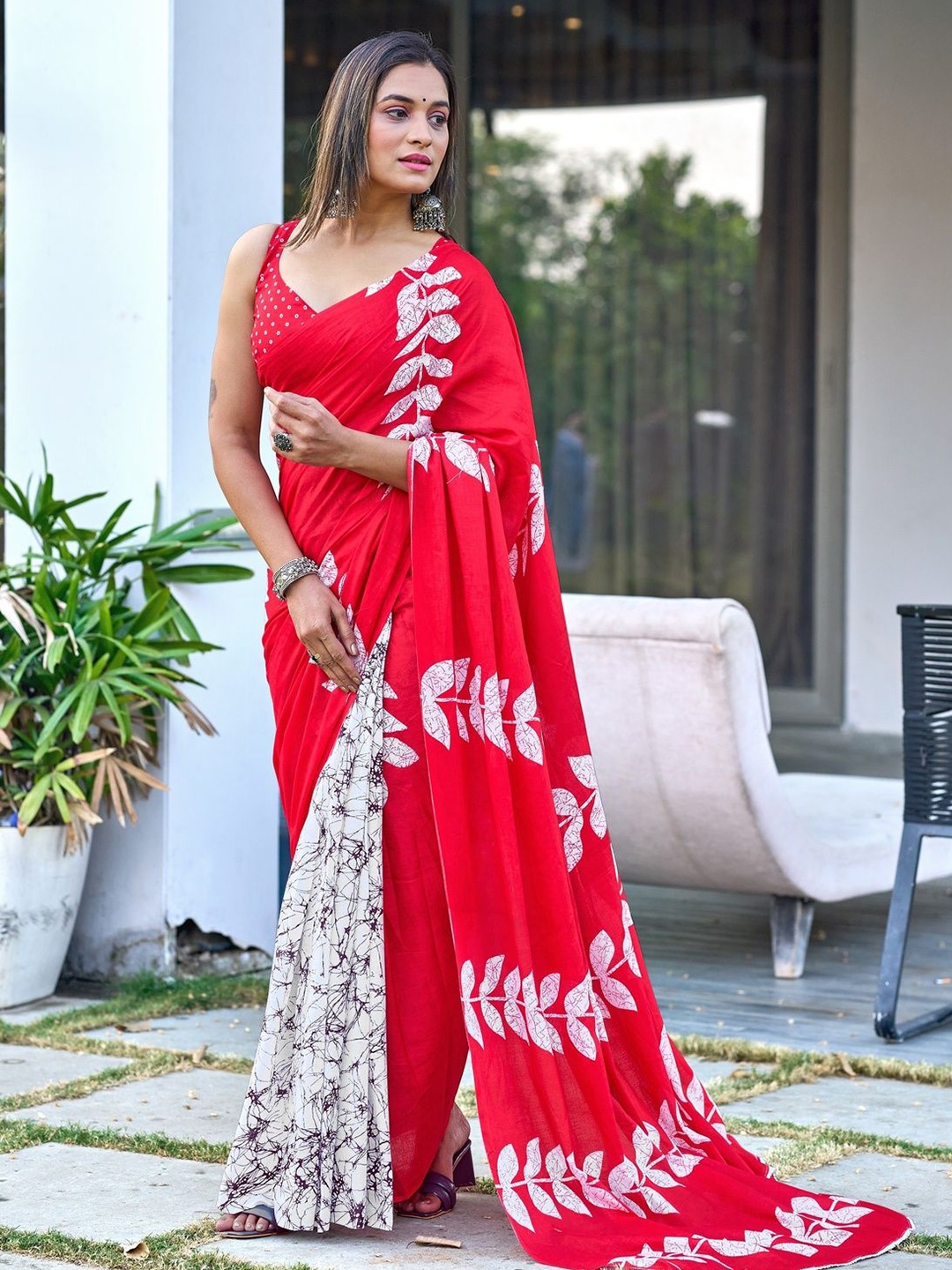 

HMP Fashion Batik Ikat Saree, Red