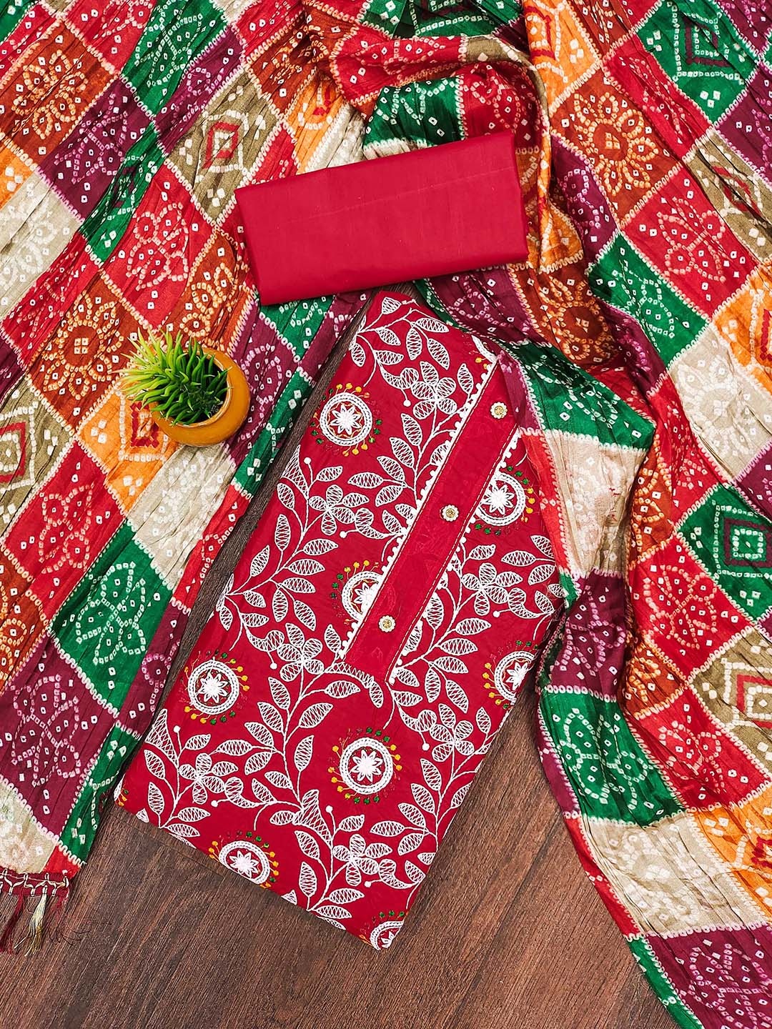 

SHADOW & SAINING Embroidered Unstitched Dress Material, Red